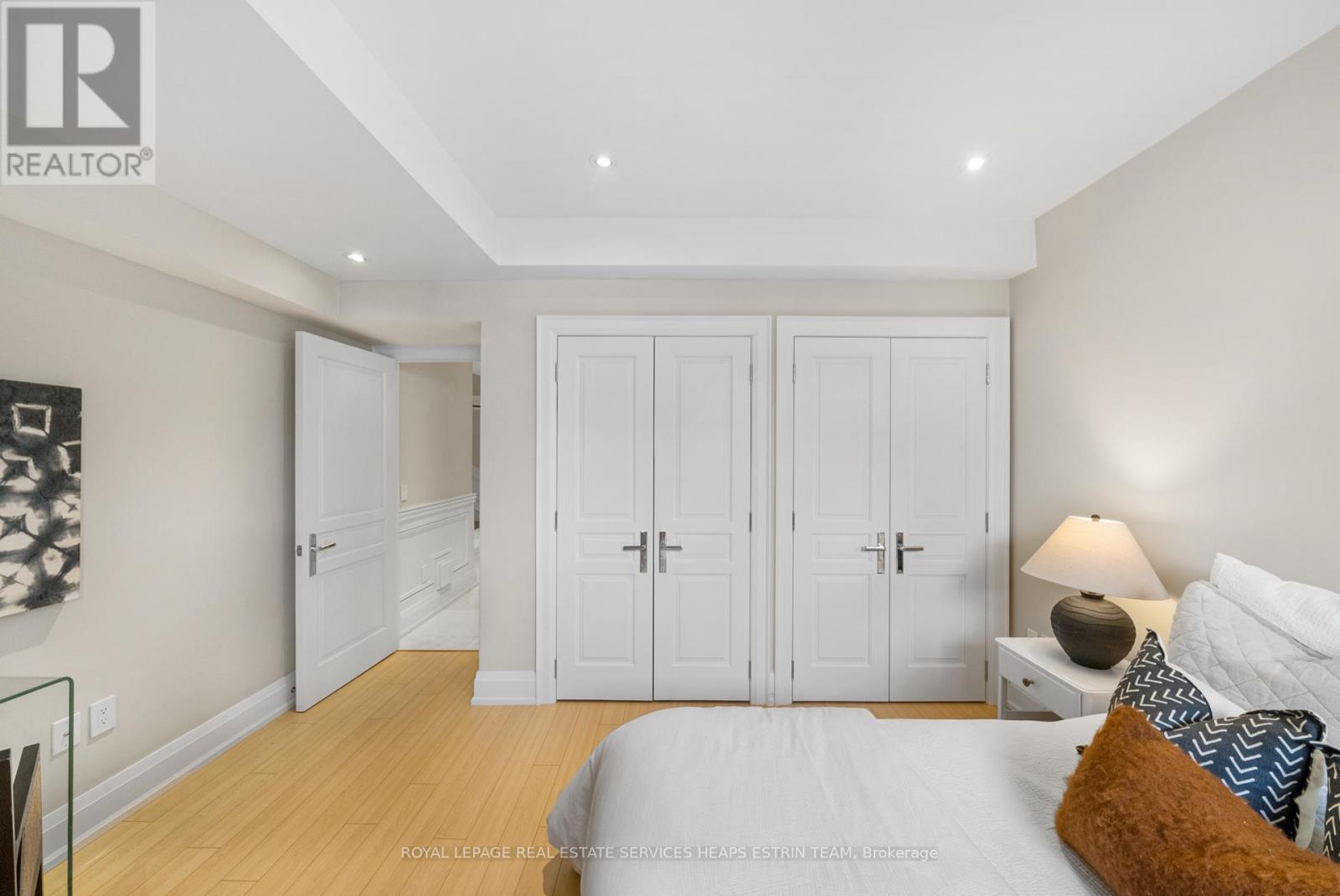 












565 BROADWAY AVENUE

,
Toronto,




Ontario
M4G2S2

