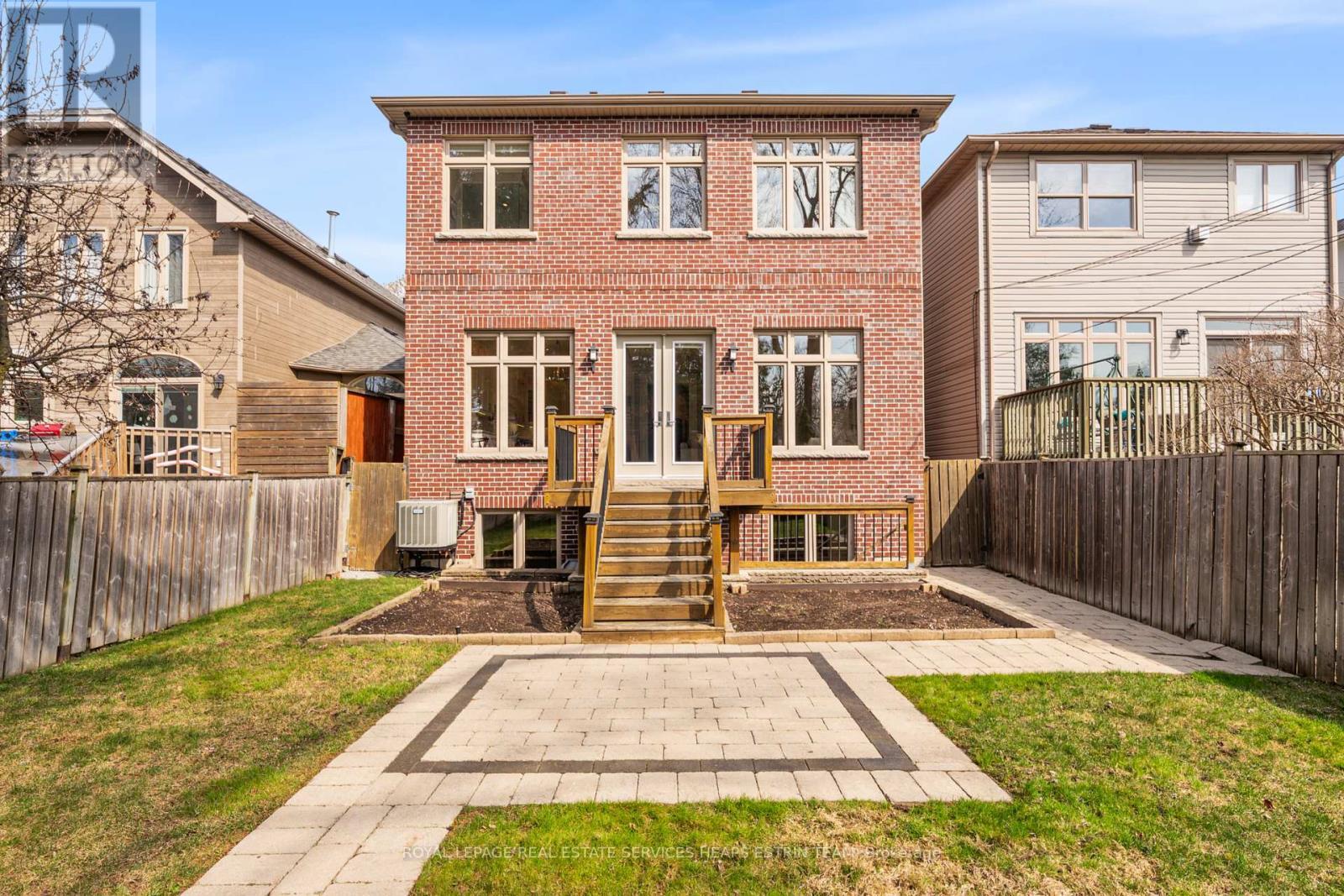 












565 BROADWAY AVENUE

,
Toronto,




Ontario
M4G2S2

