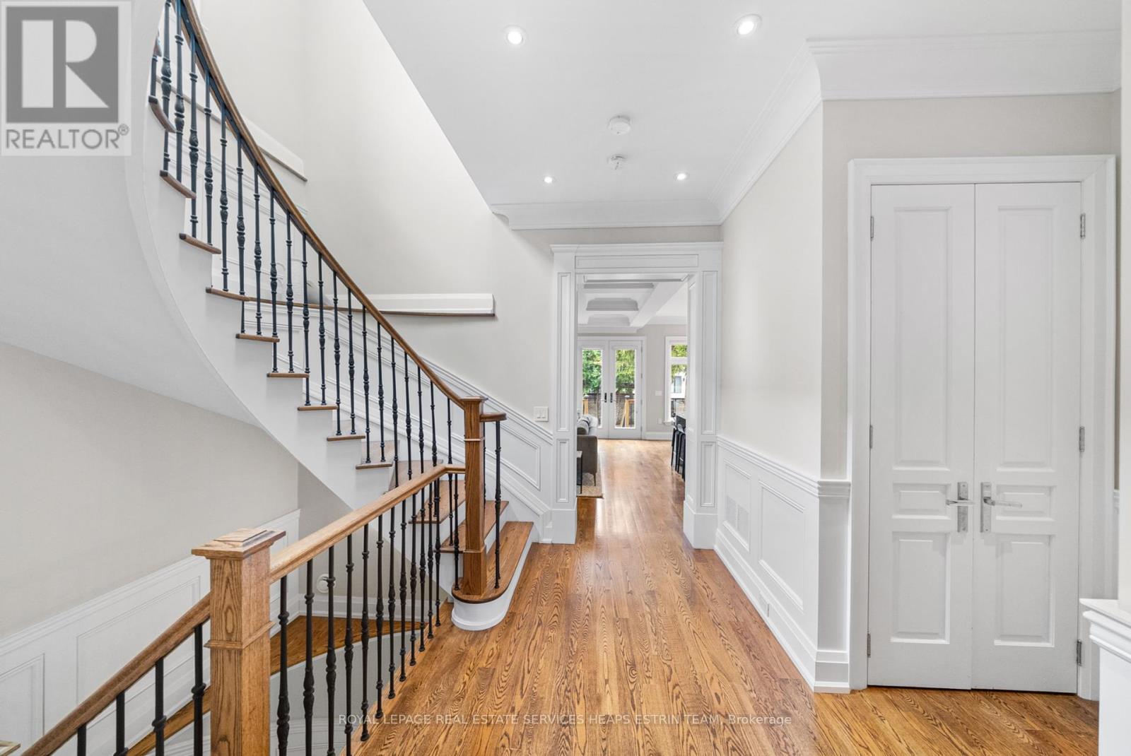 












565 BROADWAY AVENUE

,
Toronto,




Ontario
M4G2S2

