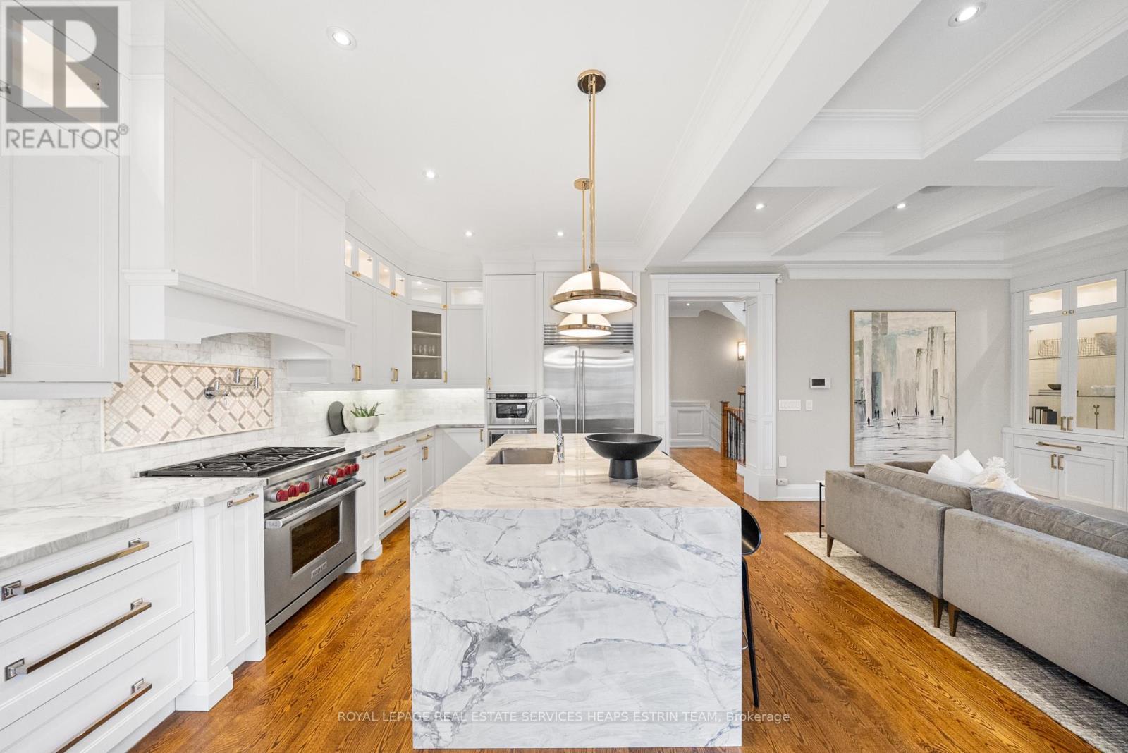 












565 BROADWAY AVENUE

,
Toronto,




Ontario
M4G2S2

