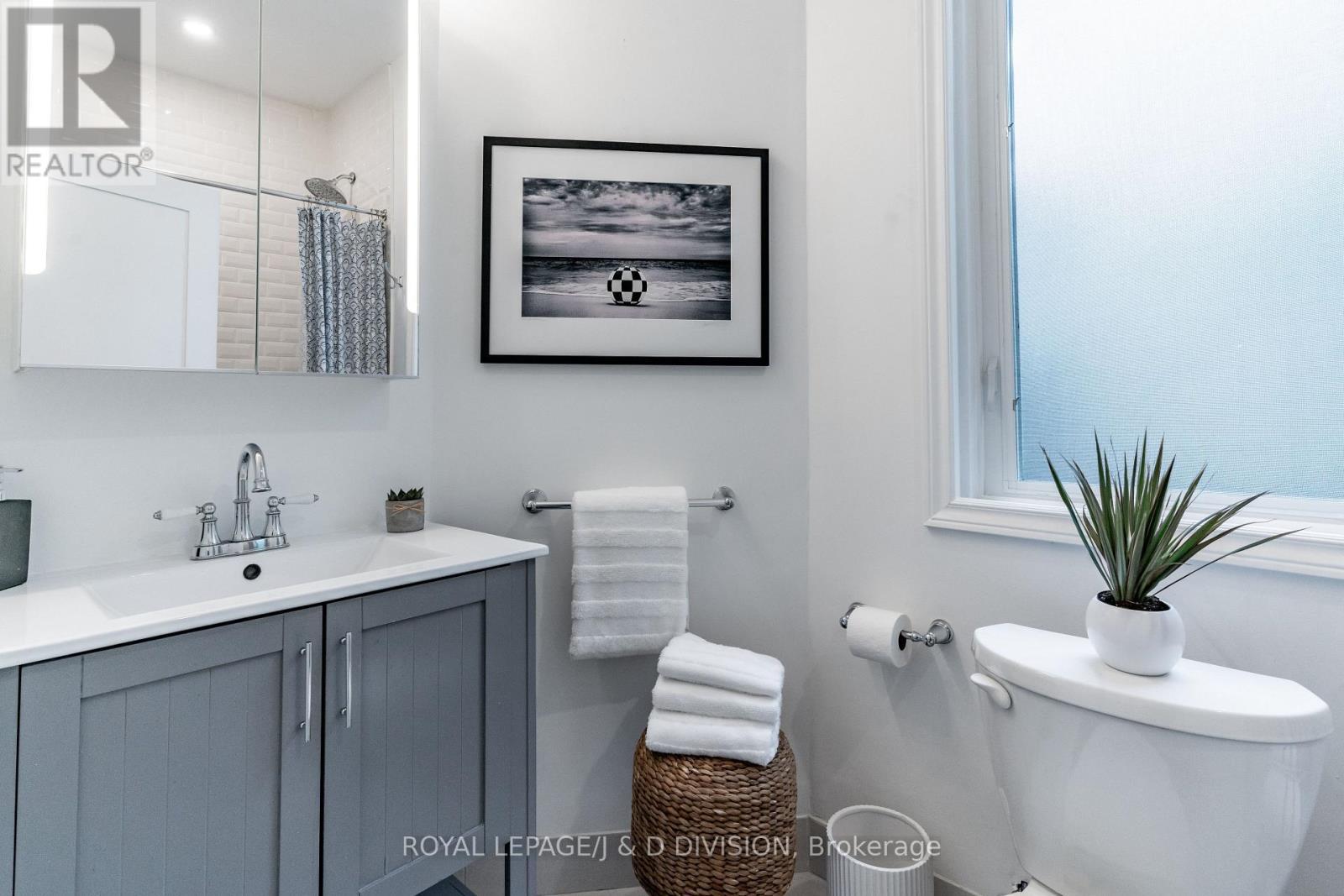 












59 AUSTIN AVENUE

,
Toronto,




Ontario
M4M1V7

