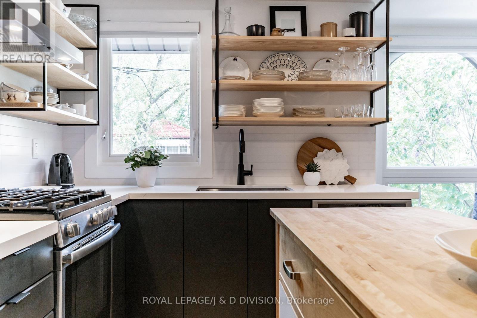 












59 AUSTIN AVENUE

,
Toronto,




Ontario
M4M1V7

