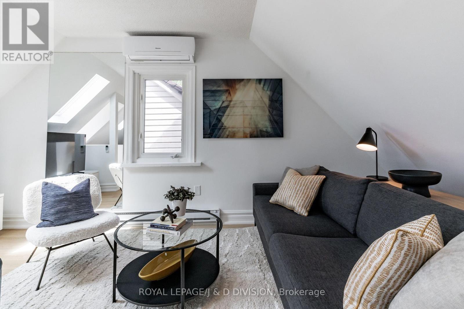 












59 AUSTIN AVENUE

,
Toronto,




Ontario
M4M1V7

