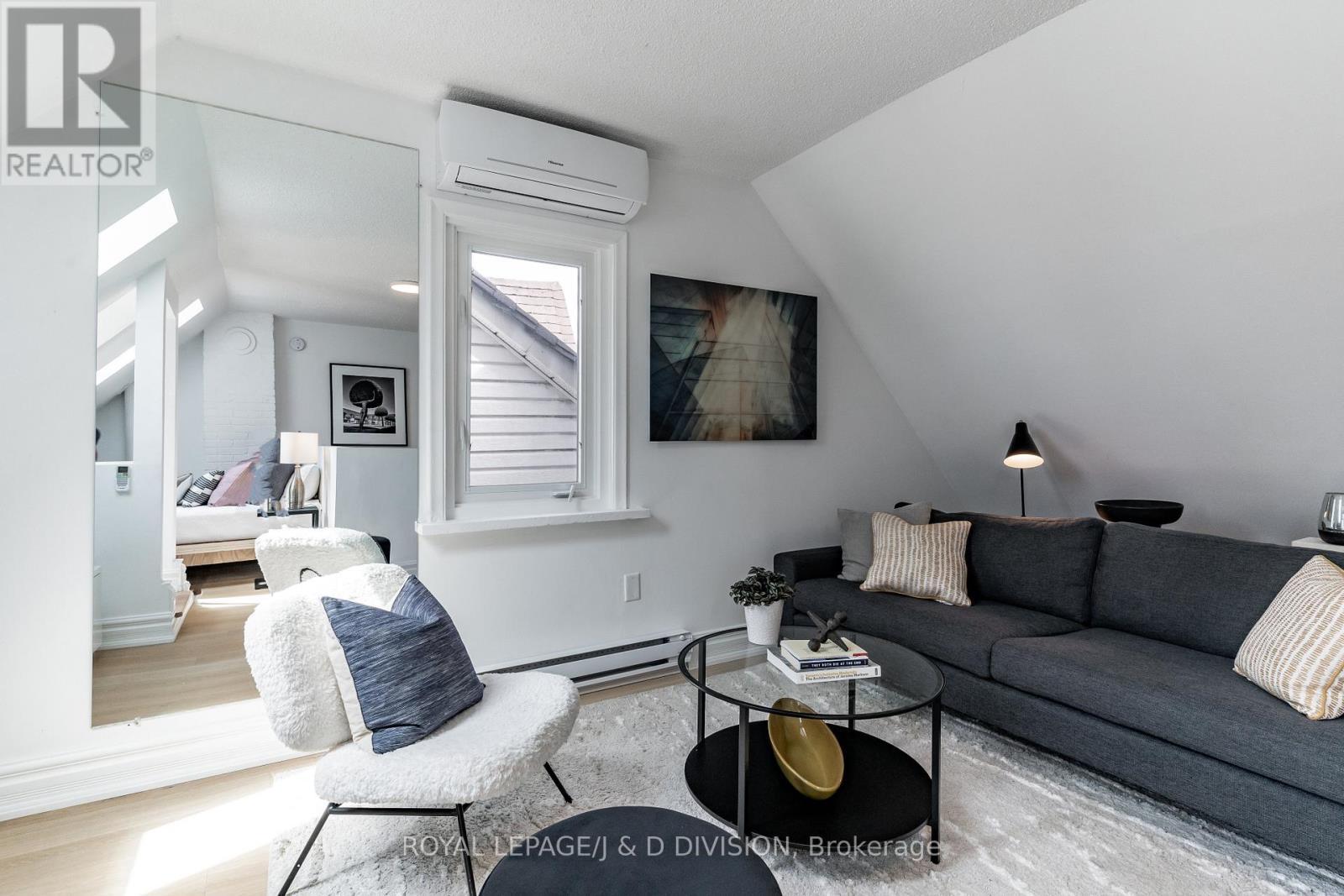 












59 AUSTIN AVENUE

,
Toronto,




Ontario
M4M1V7

