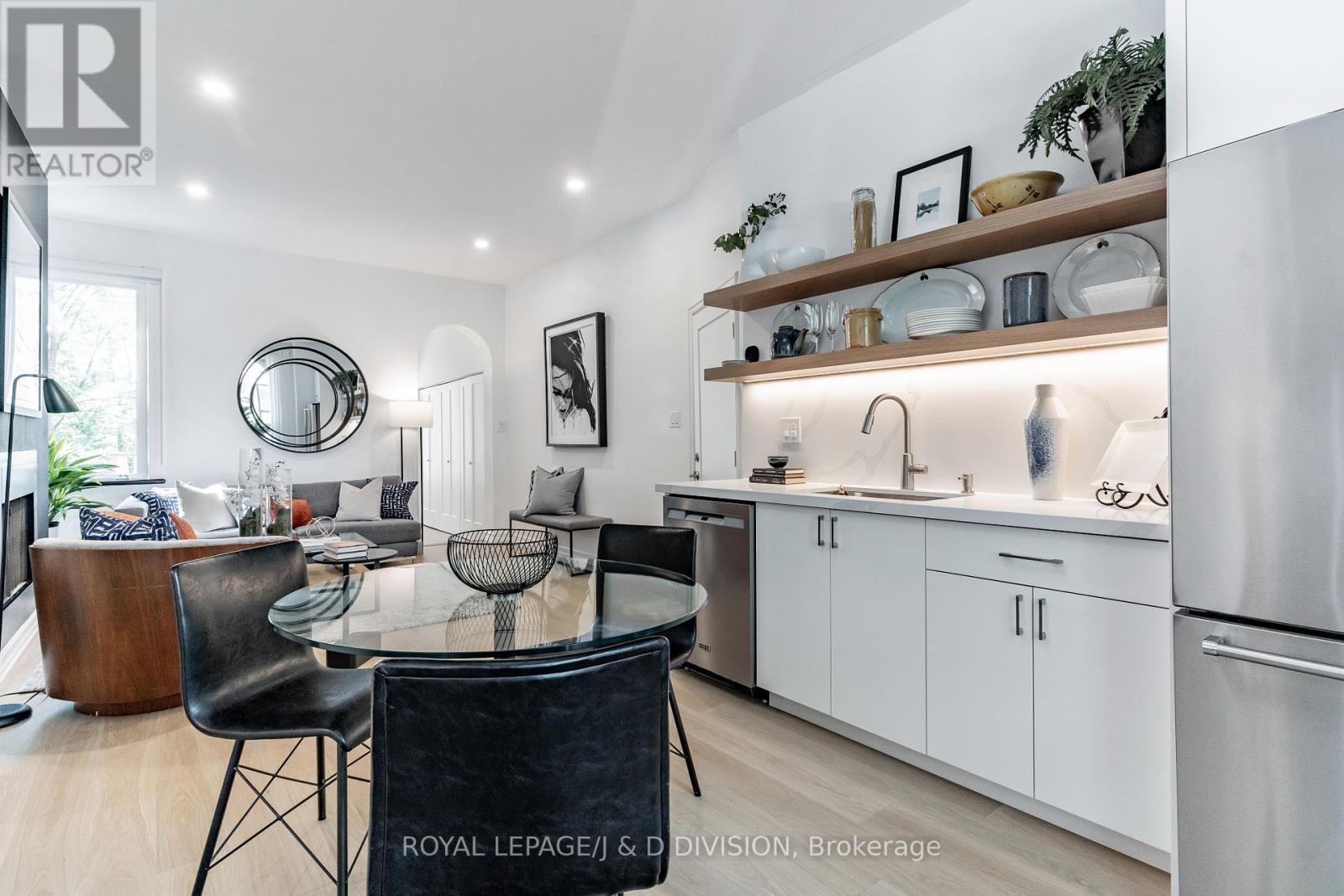 












59 AUSTIN AVENUE

,
Toronto,




Ontario
M4M1V7

