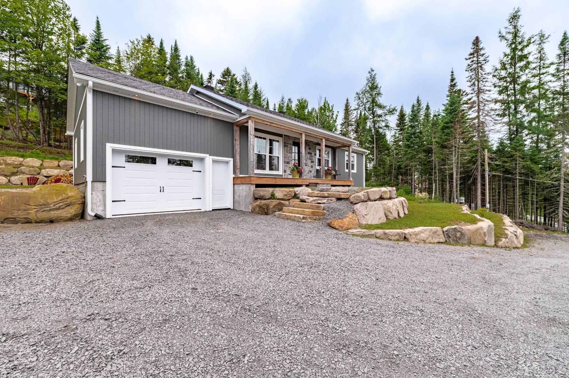 









3050


Imp. des Promeneurs

,
Sainte-Agathe-des-Monts,




QC
J8C2Z8

