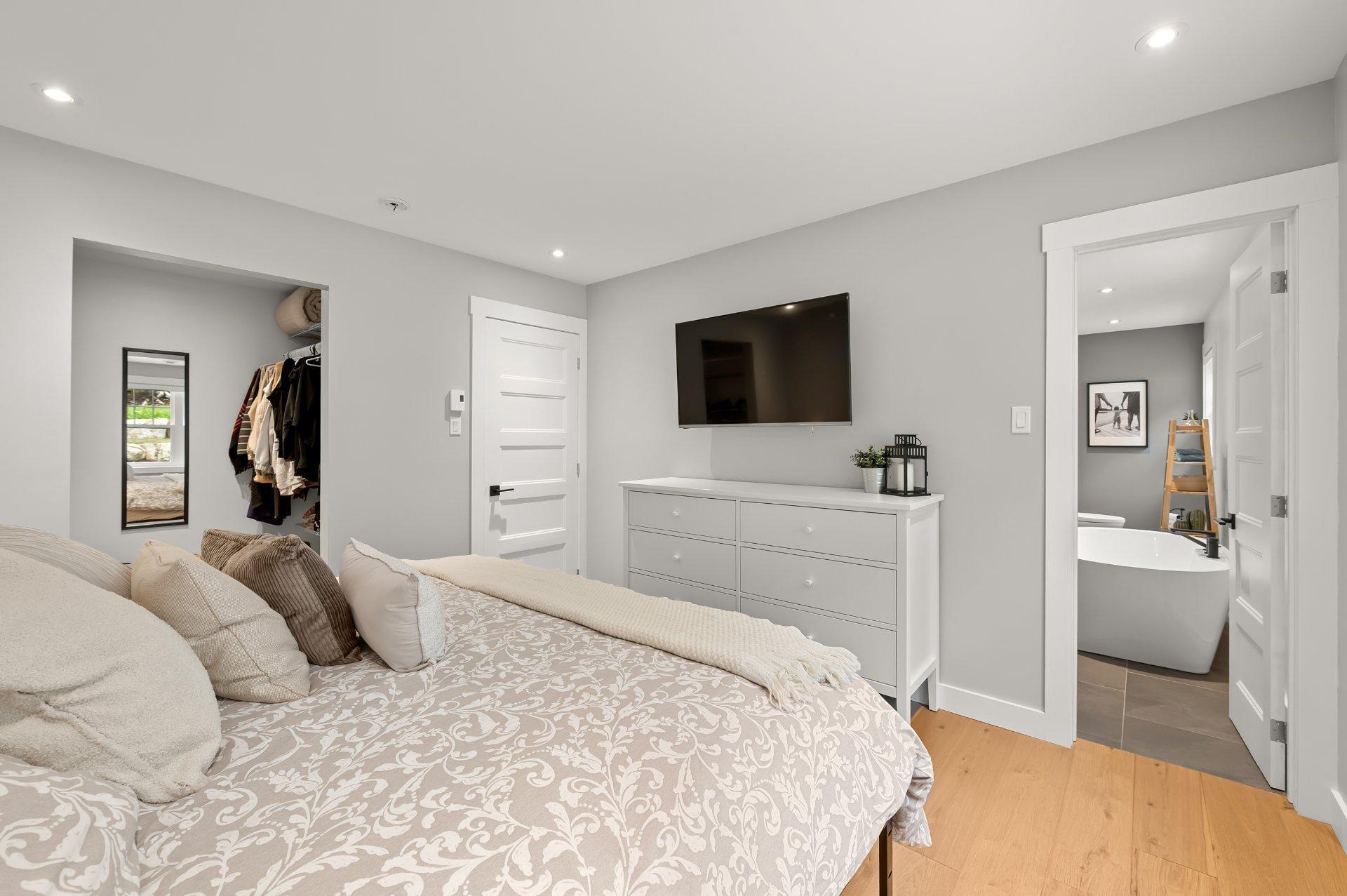 









3050


Imp. des Promeneurs

,
Sainte-Agathe-des-Monts,




QC
J8C2Z8

