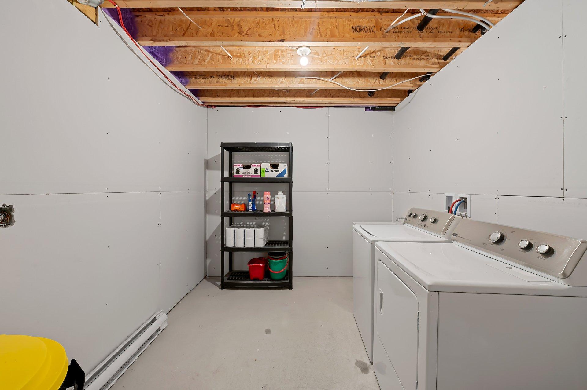 









3050


Imp. des Promeneurs

,
Sainte-Agathe-des-Monts,




QC
J8C2Z8

