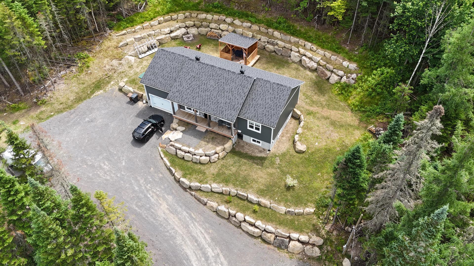 









3050


Imp. des Promeneurs

,
Sainte-Agathe-des-Monts,




QC
J8C2Z8

