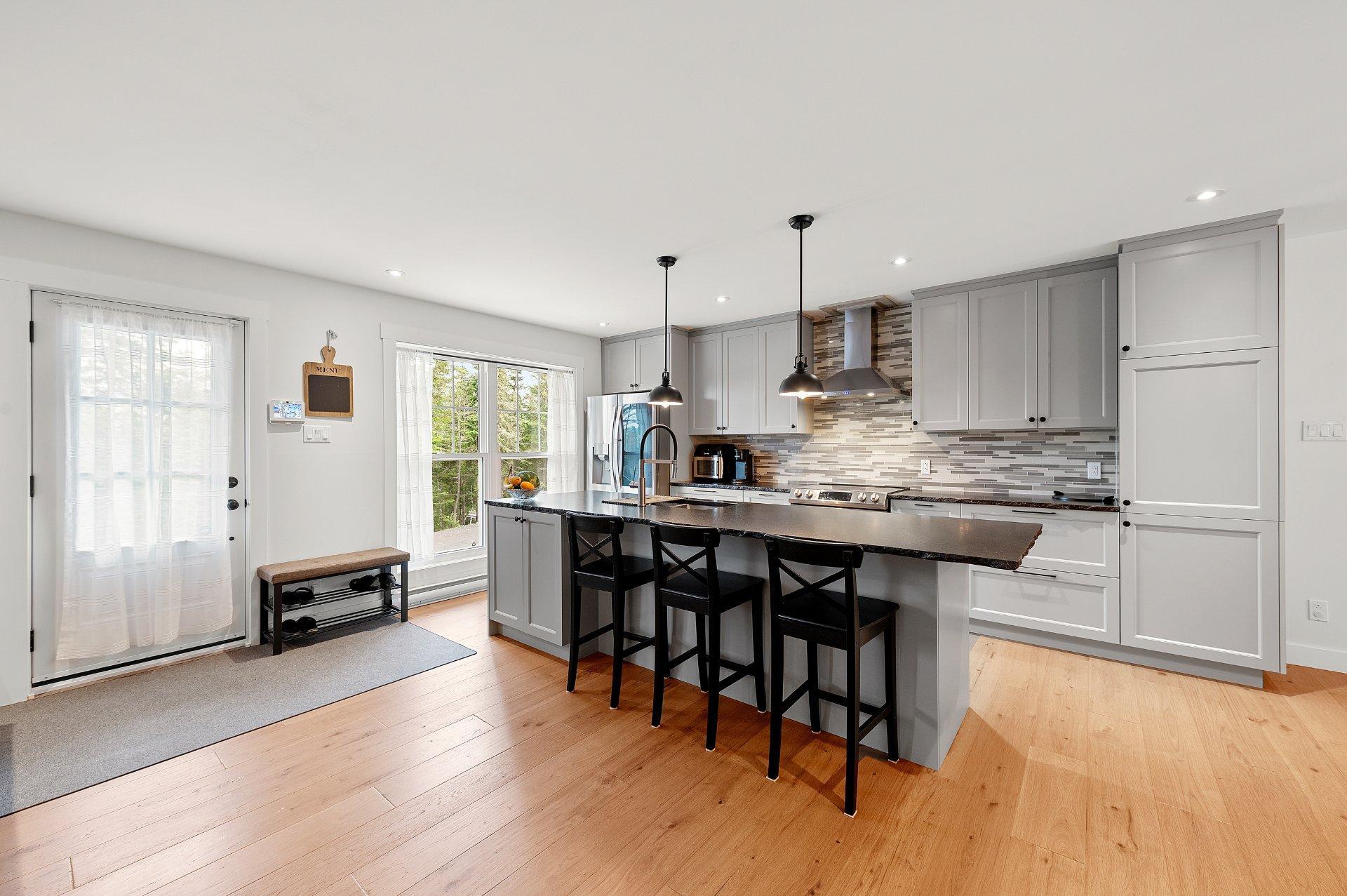 









3050


Imp. des Promeneurs

,
Sainte-Agathe-des-Monts,




QC
J8C2Z8


