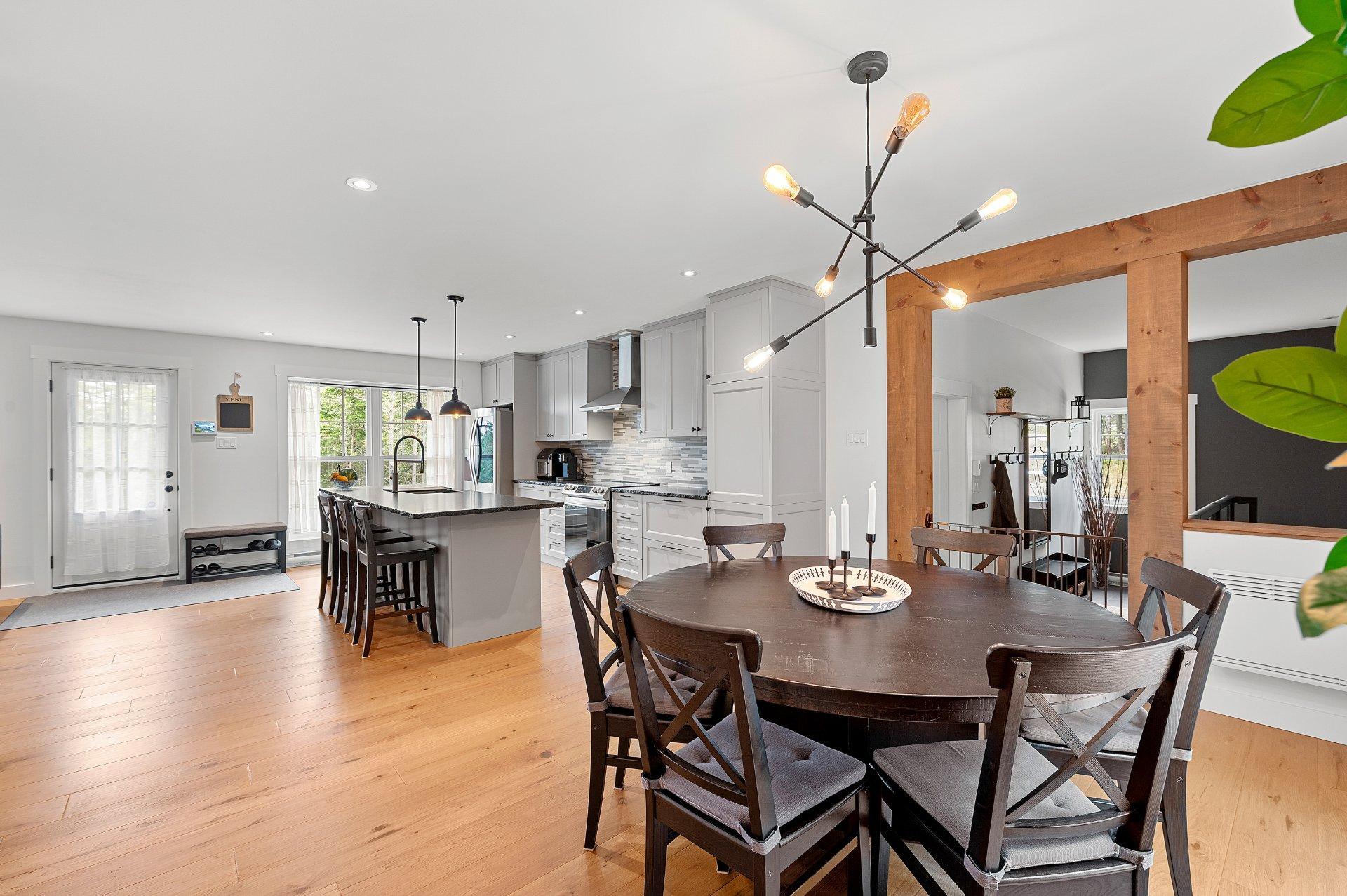 









3050


Imp. des Promeneurs

,
Sainte-Agathe-des-Monts,




QC
J8C2Z8

