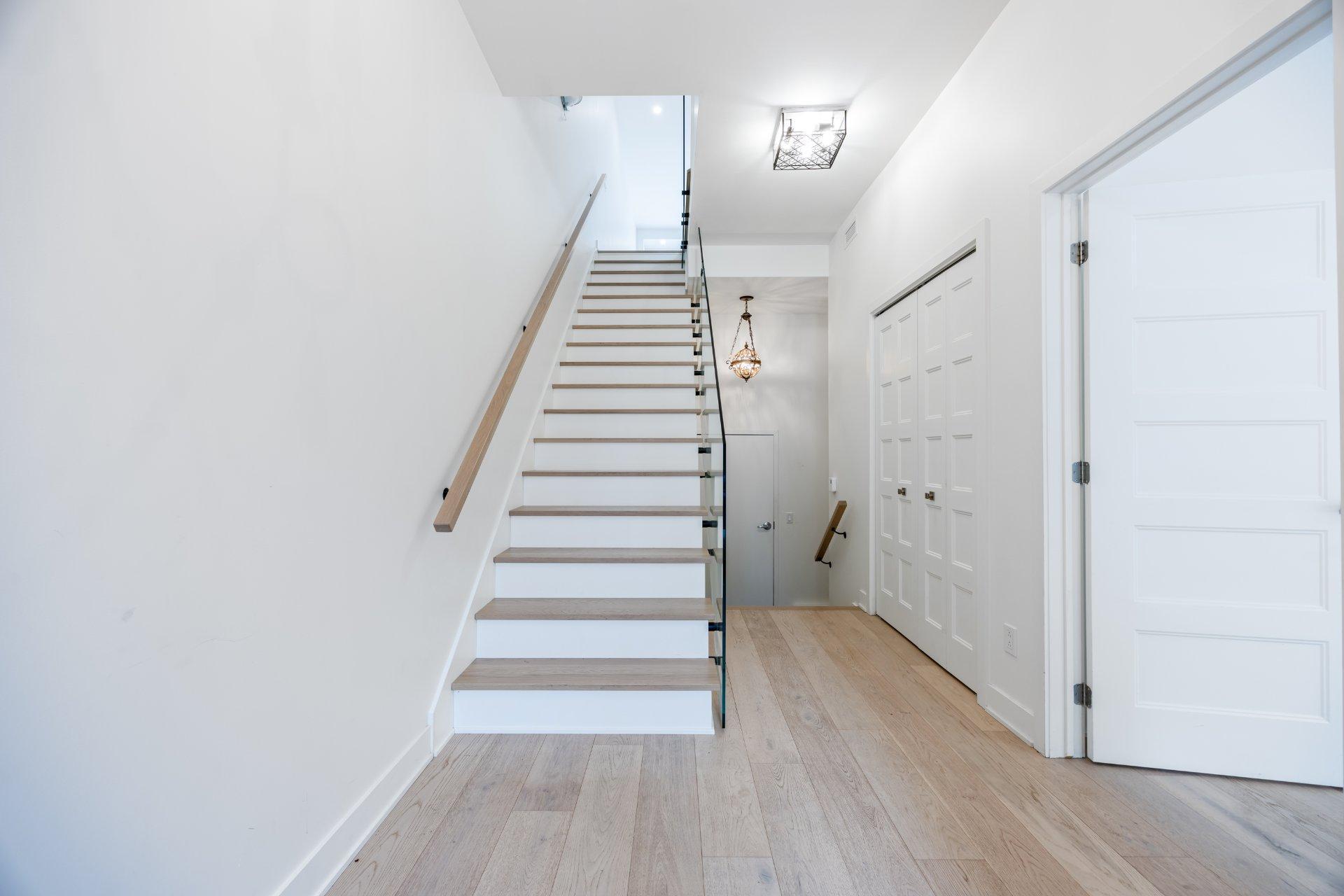 









256


Rue de la Rotonde

,
Montréal (Verdun/Île-des-Soeurs),




QC
H3E0E7

