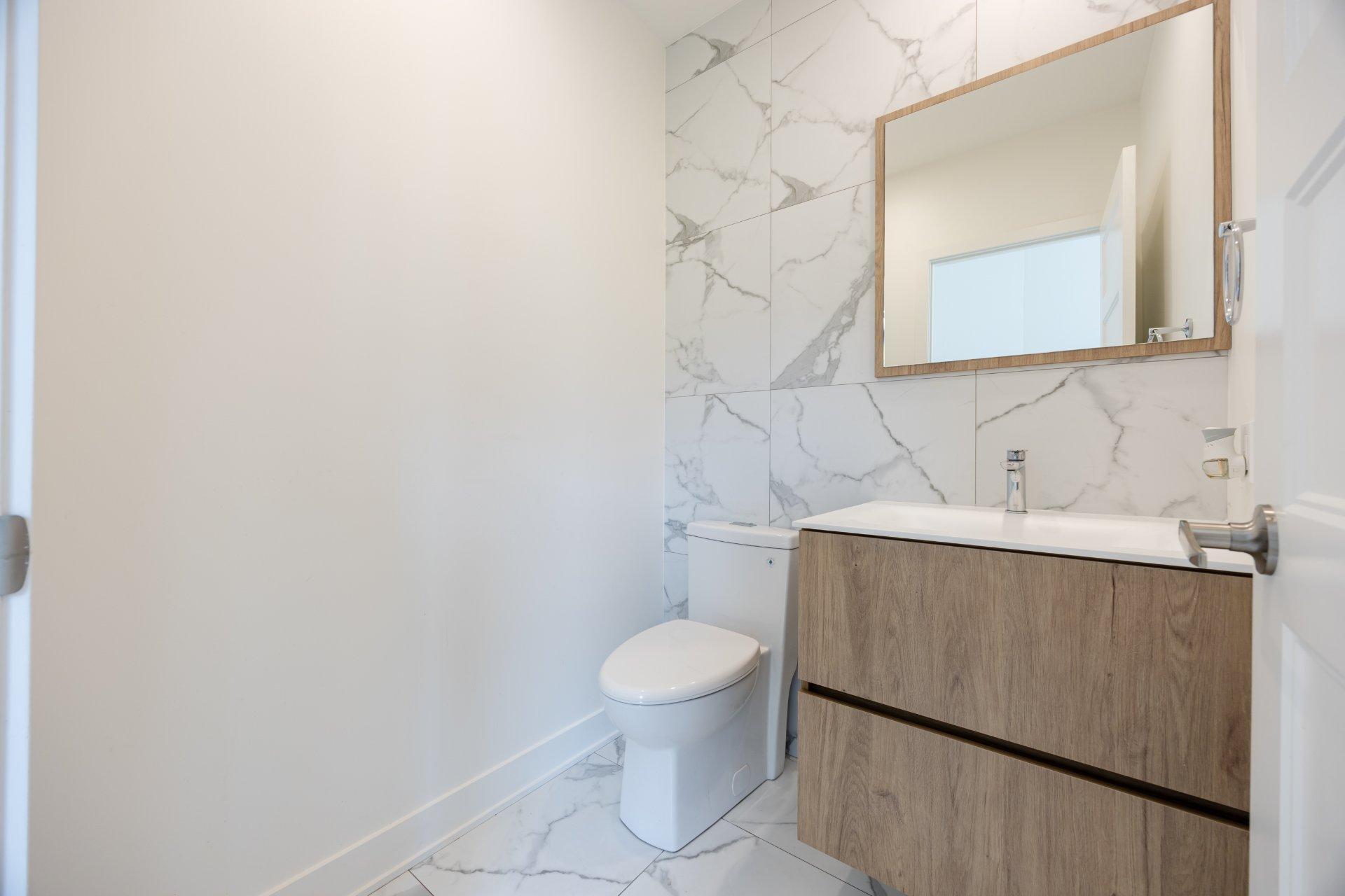 









256


Rue de la Rotonde

,
Montréal (Verdun/Île-des-Soeurs),




QC
H3E0E7

