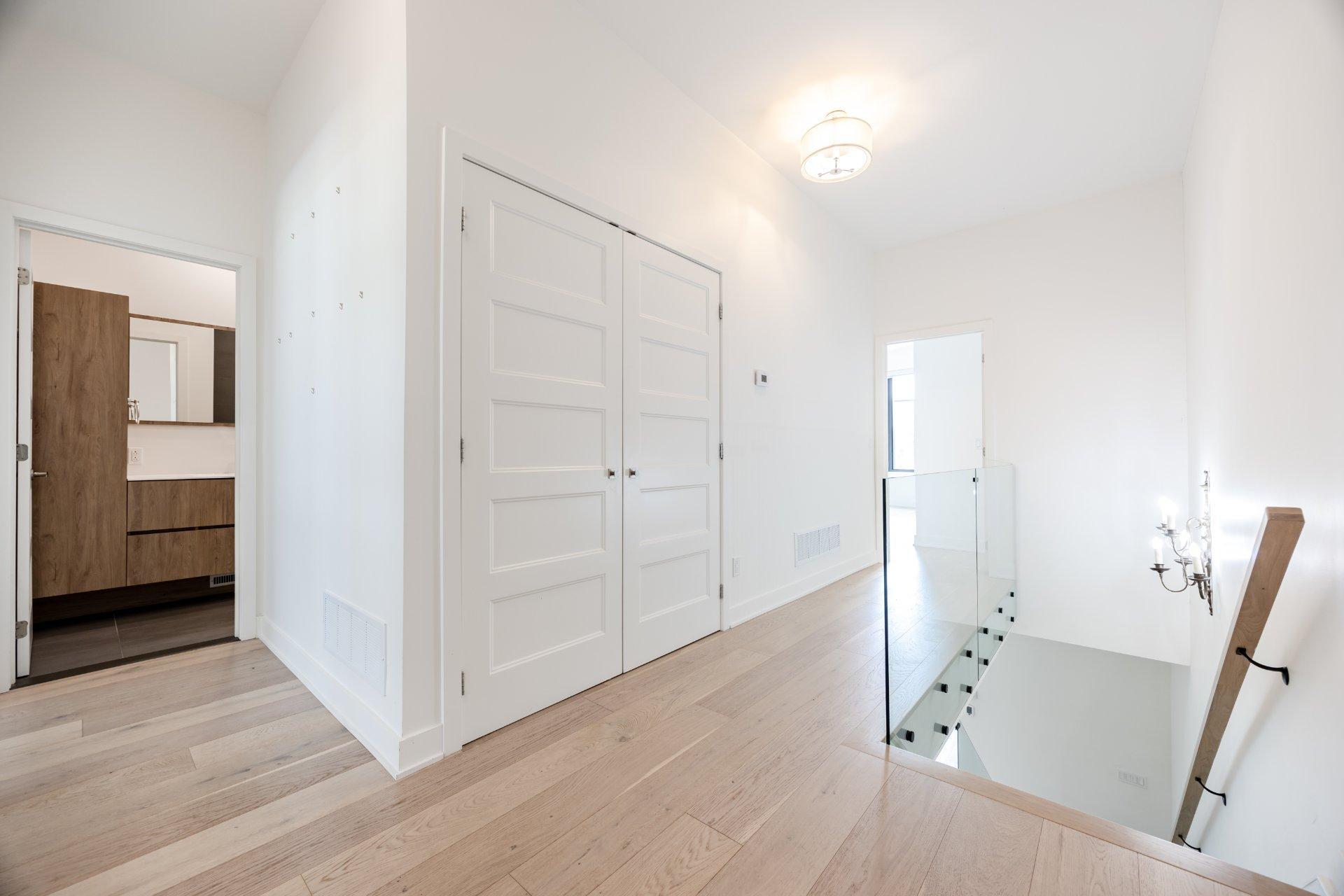 









256


Rue de la Rotonde

,
Montréal (Verdun/Île-des-Soeurs),




QC
H3E0E7

