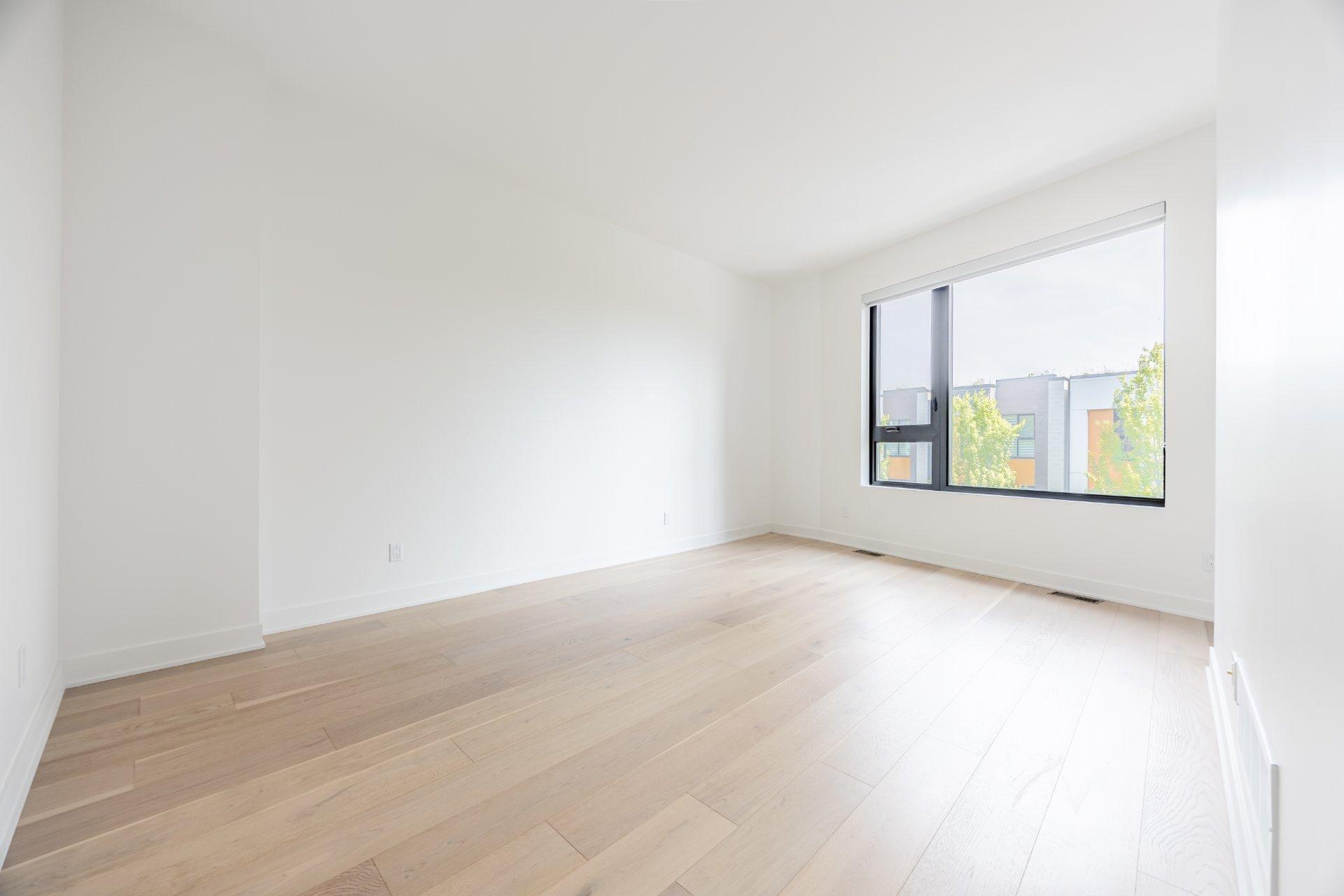 









256


Rue de la Rotonde

,
Montréal (Verdun/Île-des-Soeurs),




QC
H3E0E7

