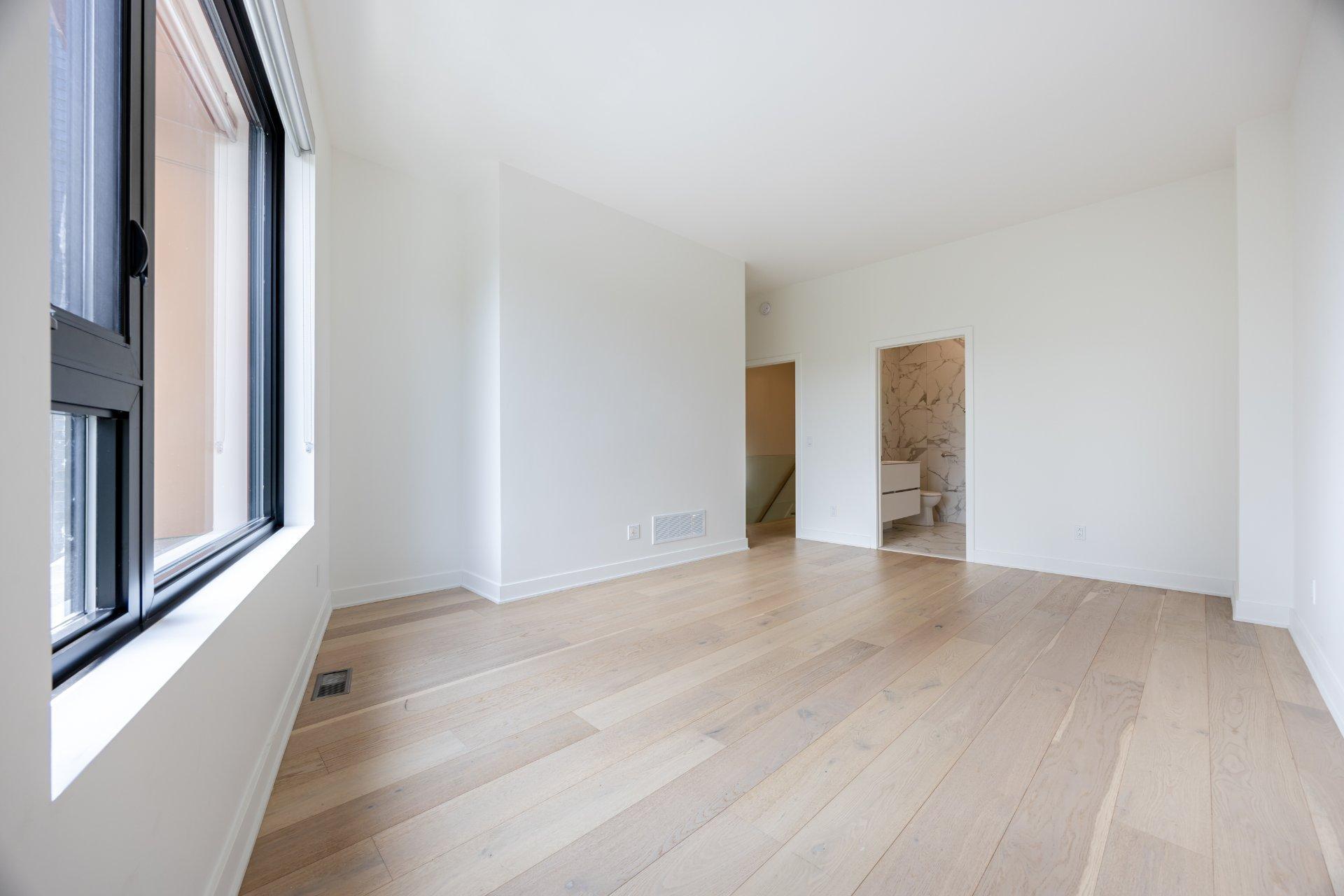 









256


Rue de la Rotonde

,
Montréal (Verdun/Île-des-Soeurs),




QC
H3E0E7

