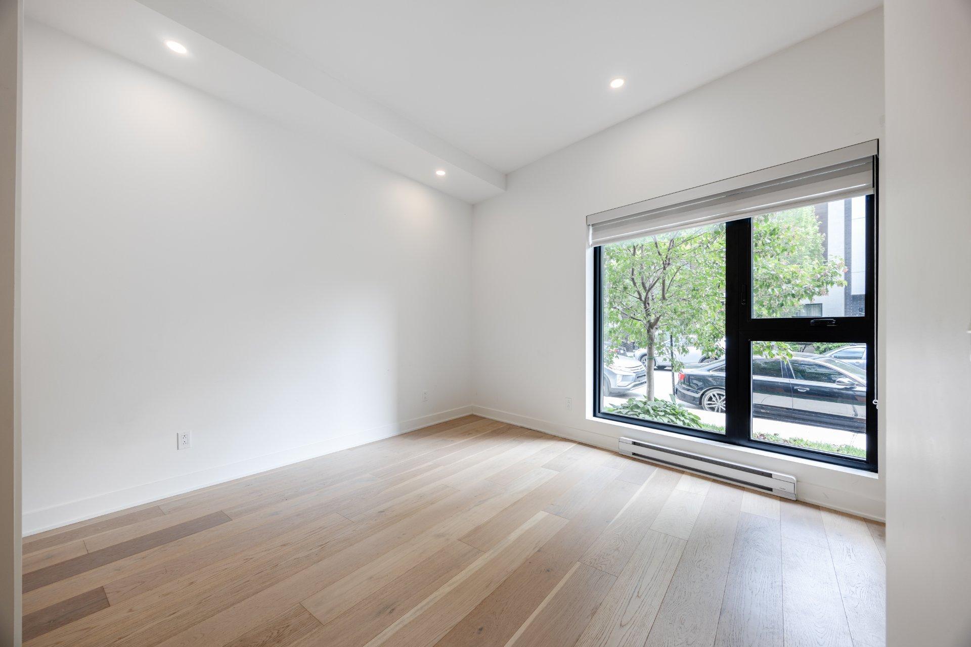 









256


Rue de la Rotonde

,
Montréal (Verdun/Île-des-Soeurs),




QC
H3E0E7

