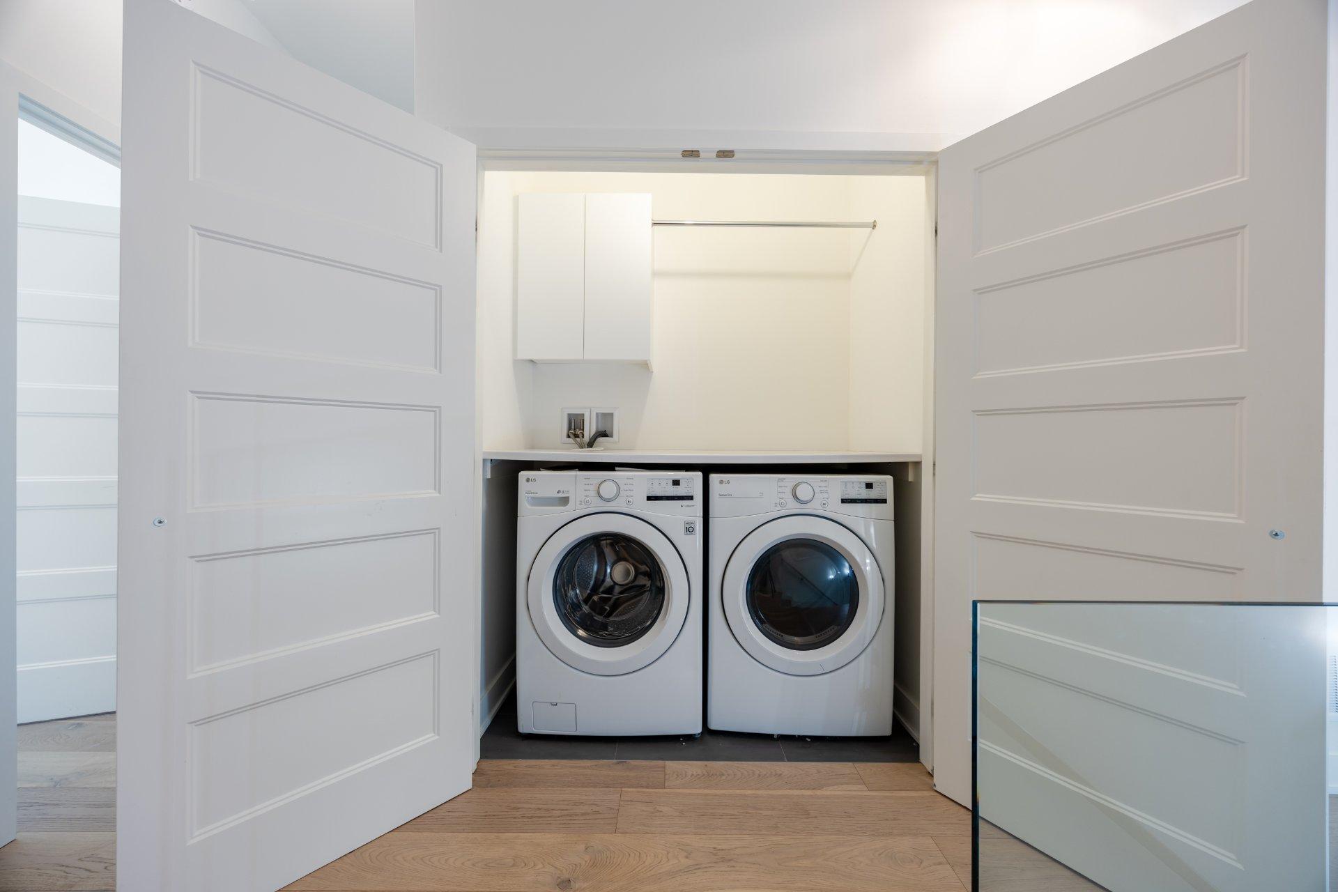









256


Rue de la Rotonde

,
Montréal (Verdun/Île-des-Soeurs),




QC
H3E0E7


