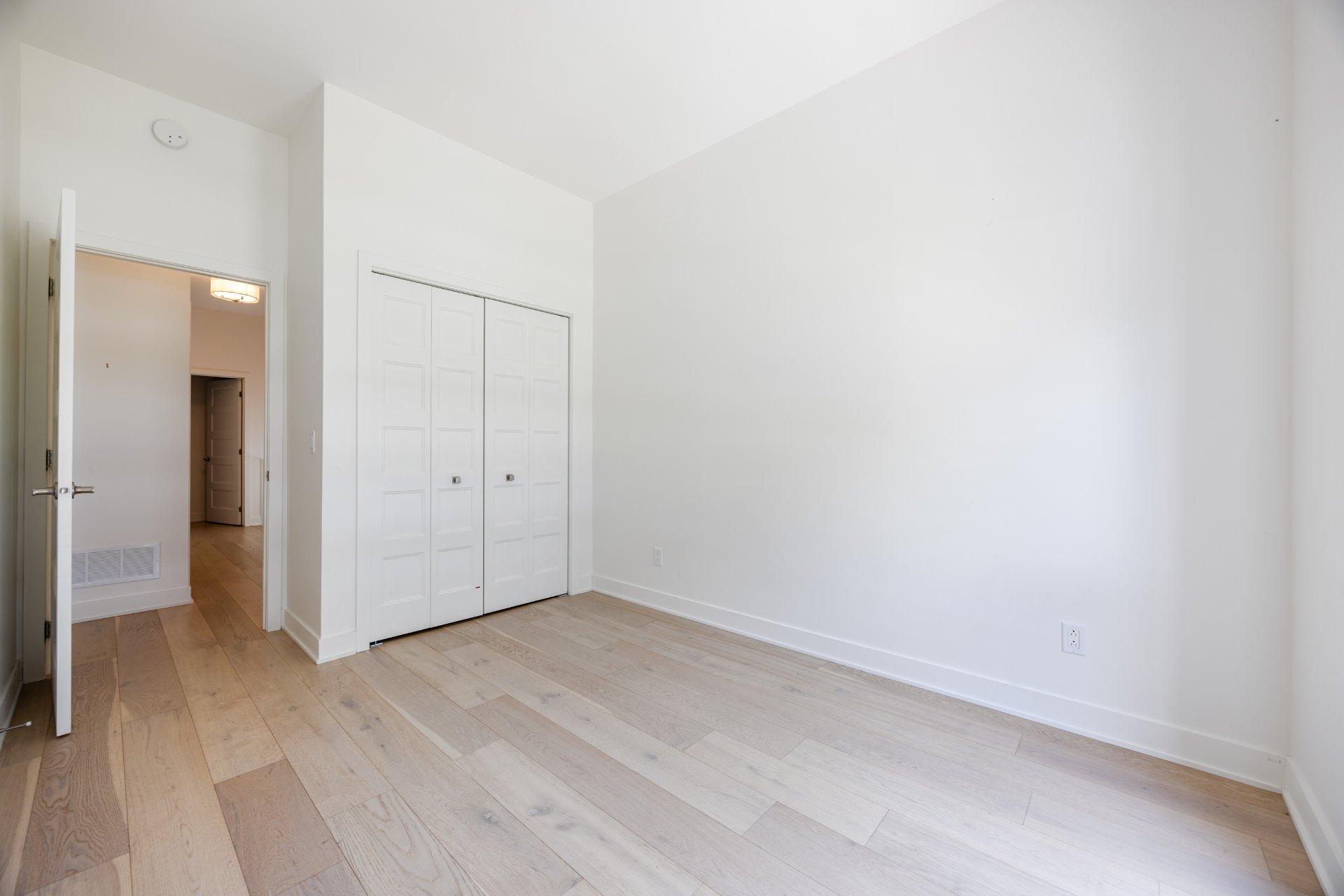 









256


Rue de la Rotonde

,
Montréal (Verdun/Île-des-Soeurs),




QC
H3E0E7


