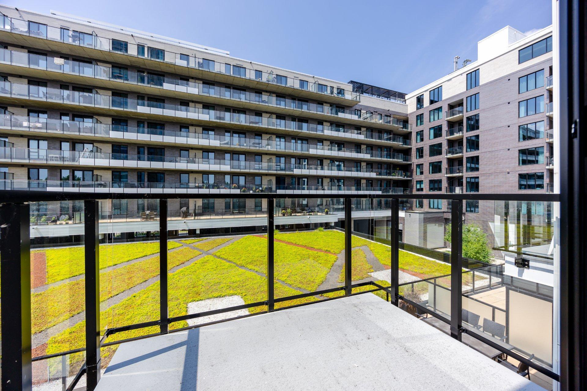 









256


Rue de la Rotonde

,
Montréal (Verdun/Île-des-Soeurs),




QC
H3E0E7

