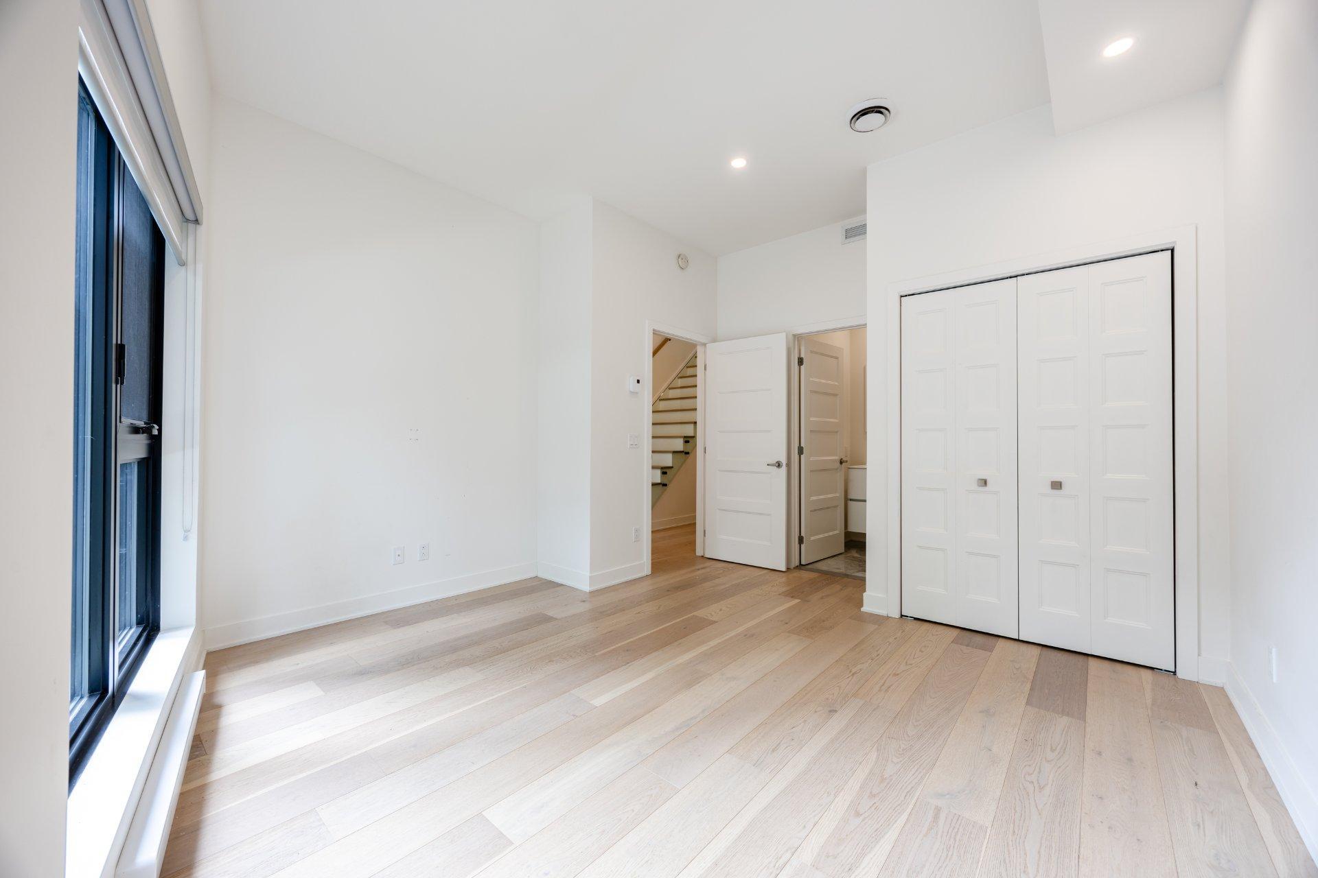 









256


Rue de la Rotonde

,
Montréal (Verdun/Île-des-Soeurs),




QC
H3E0E7

