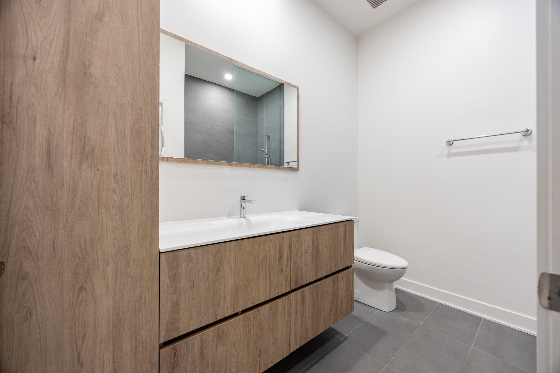 









256


Rue de la Rotonde

,
Montréal (Verdun/Île-des-Soeurs),




QC
H3E0E7

