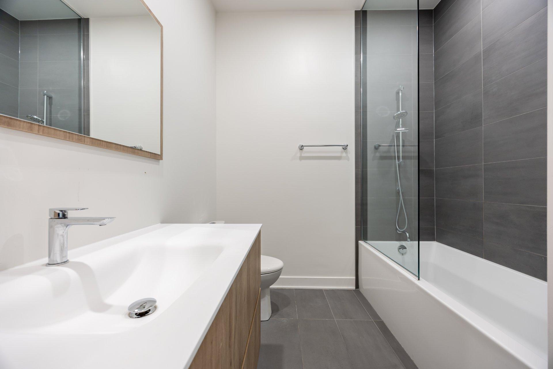 









256


Rue de la Rotonde

,
Montréal (Verdun/Île-des-Soeurs),




QC
H3E0E7

