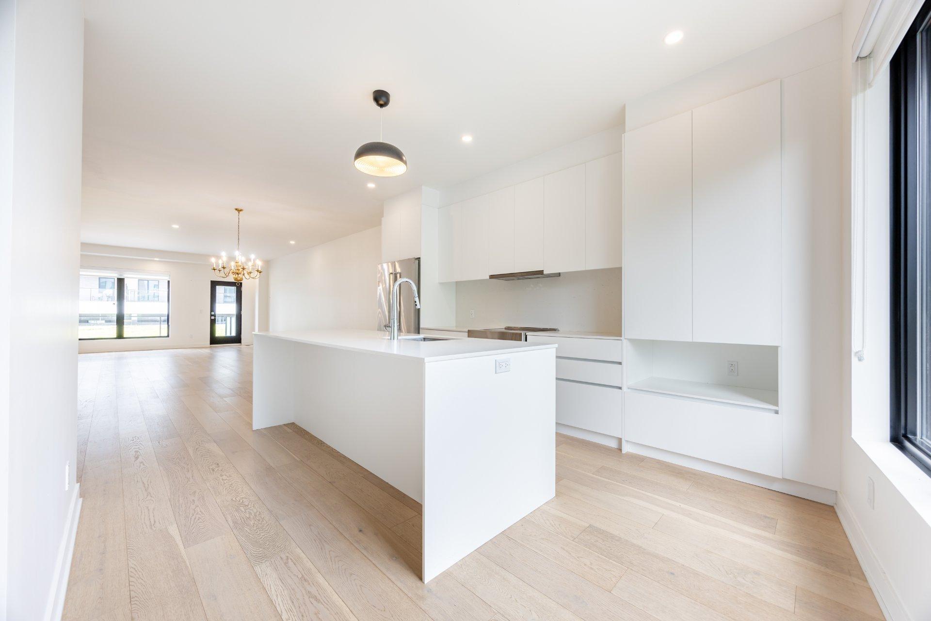 









256


Rue de la Rotonde

,
Montréal (Verdun/Île-des-Soeurs),




QC
H3E0E7

