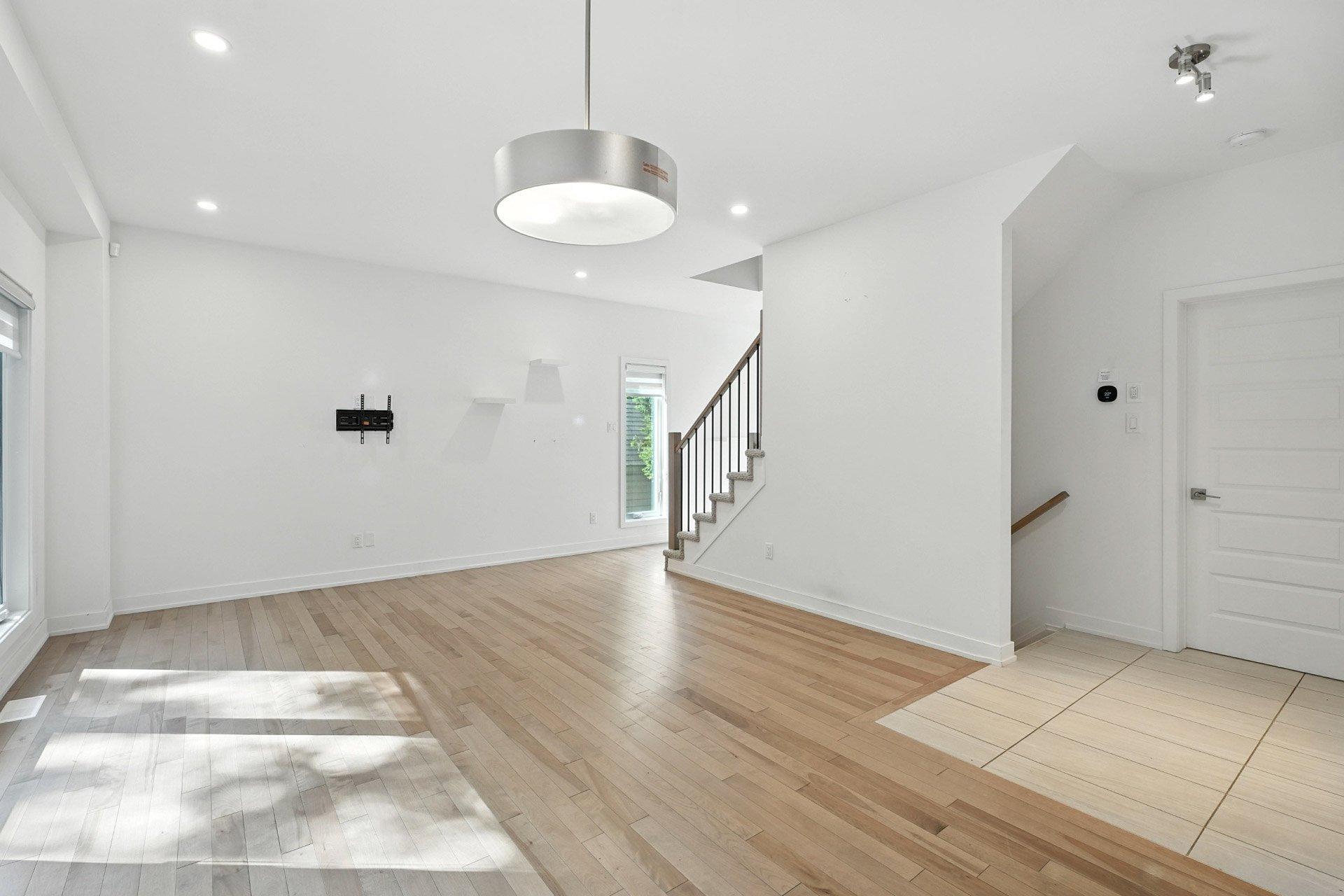 









120


Rue Aldé-Leroux

,
Gatineau (Masson-Angers),




QC
J8M0A7

