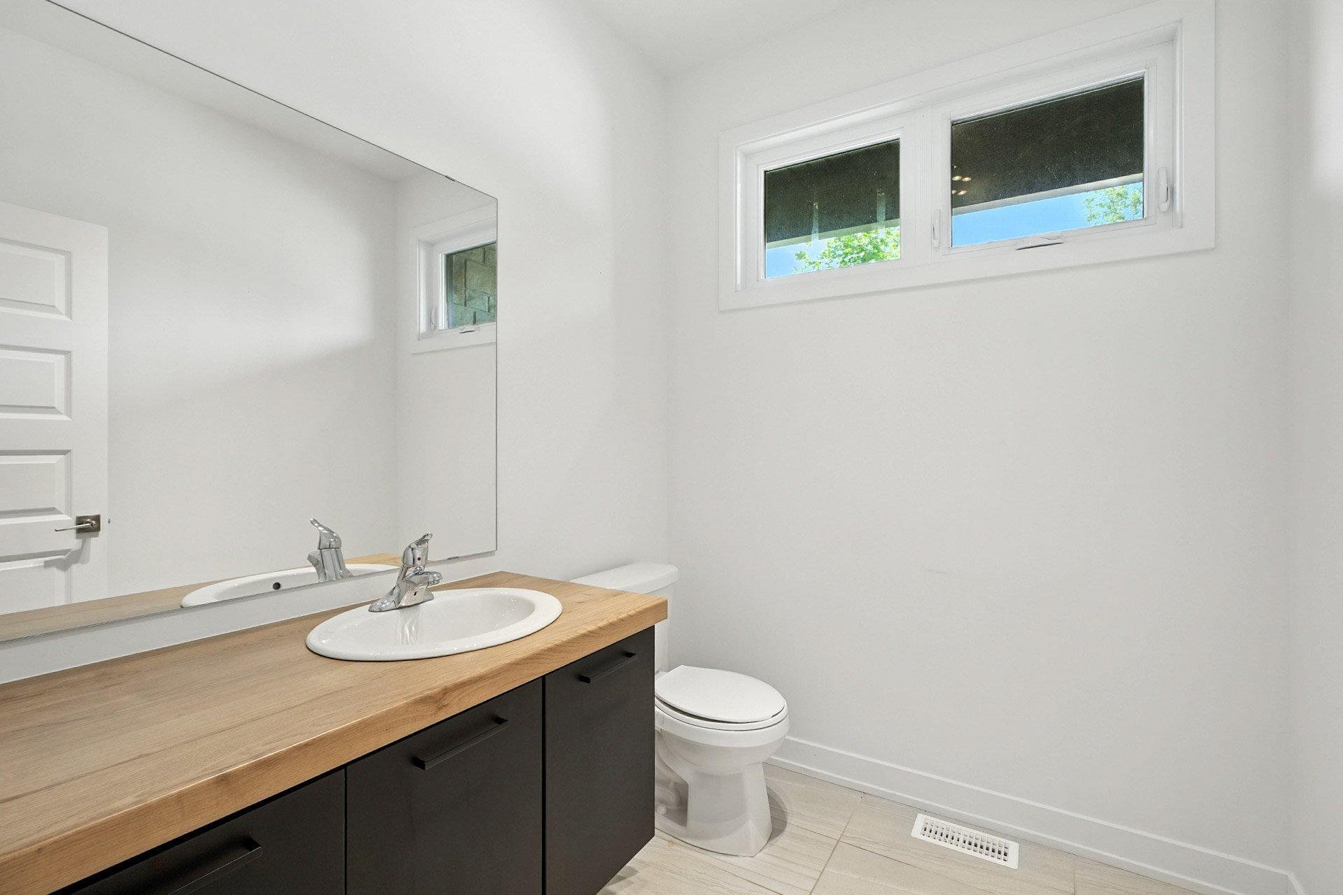 









120


Rue Aldé-Leroux

,
Gatineau (Masson-Angers),




QC
J8M0A7

