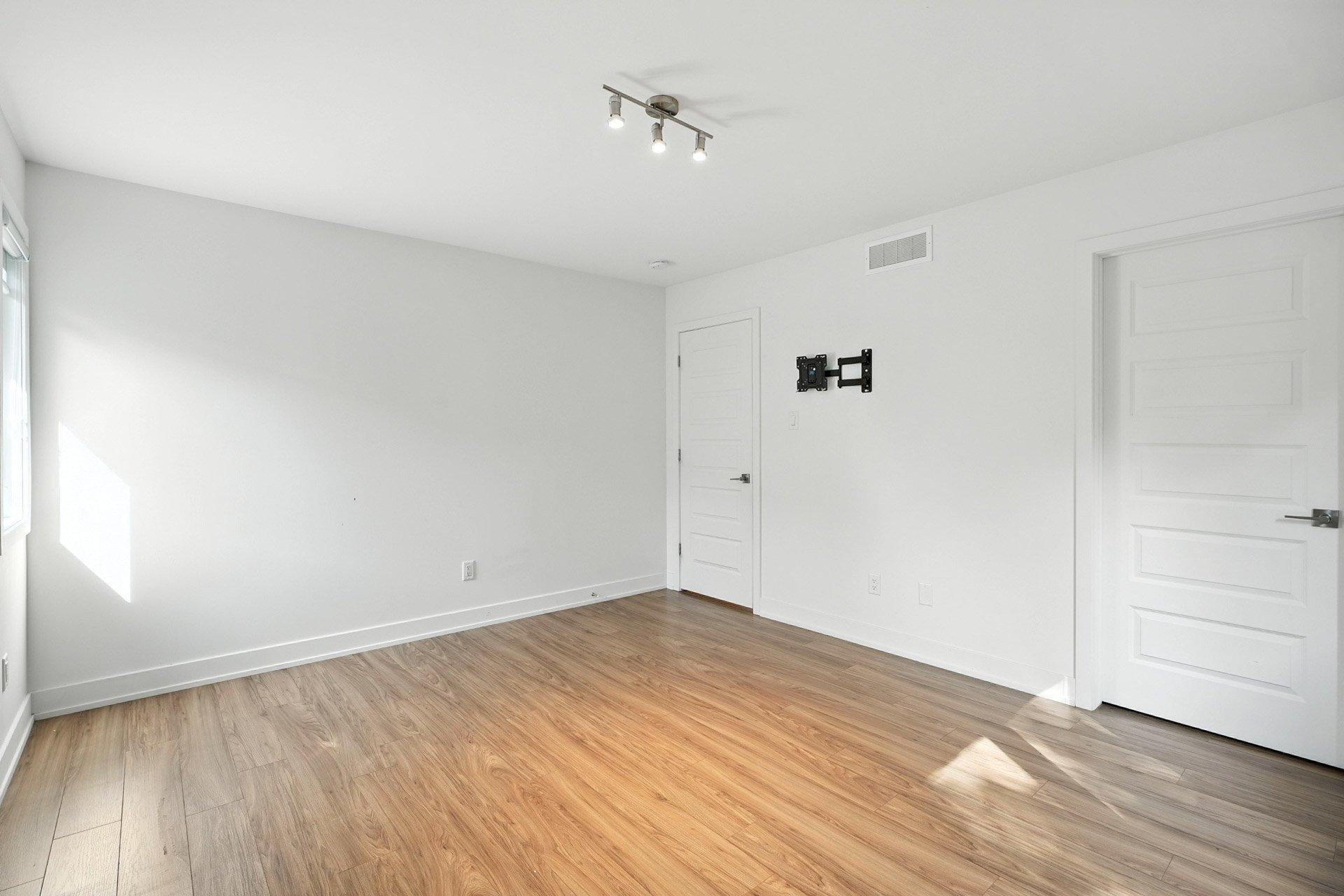 









120


Rue Aldé-Leroux

,
Gatineau (Masson-Angers),




QC
J8M0A7

