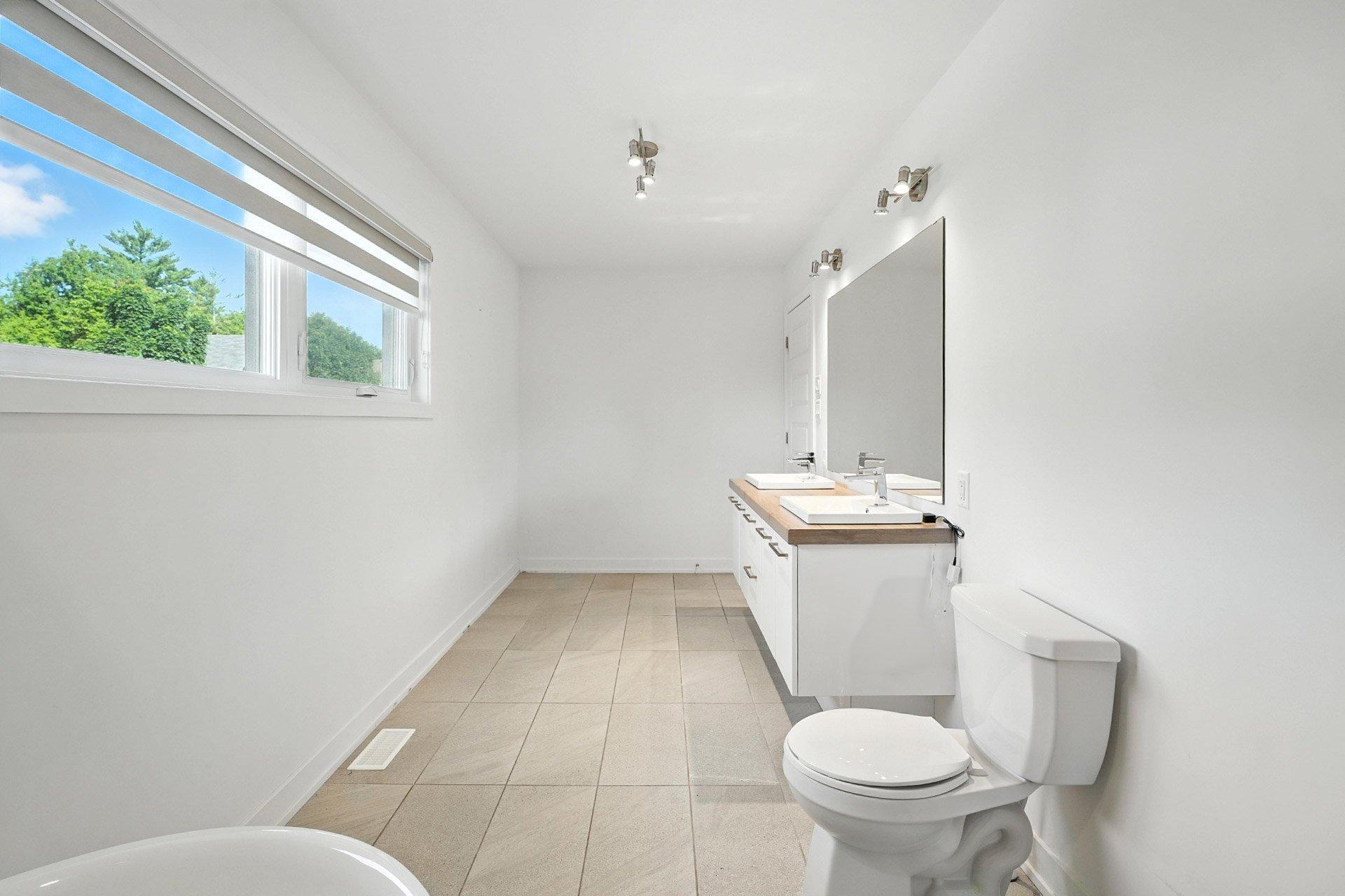 









120


Rue Aldé-Leroux

,
Gatineau (Masson-Angers),




QC
J8M0A7


