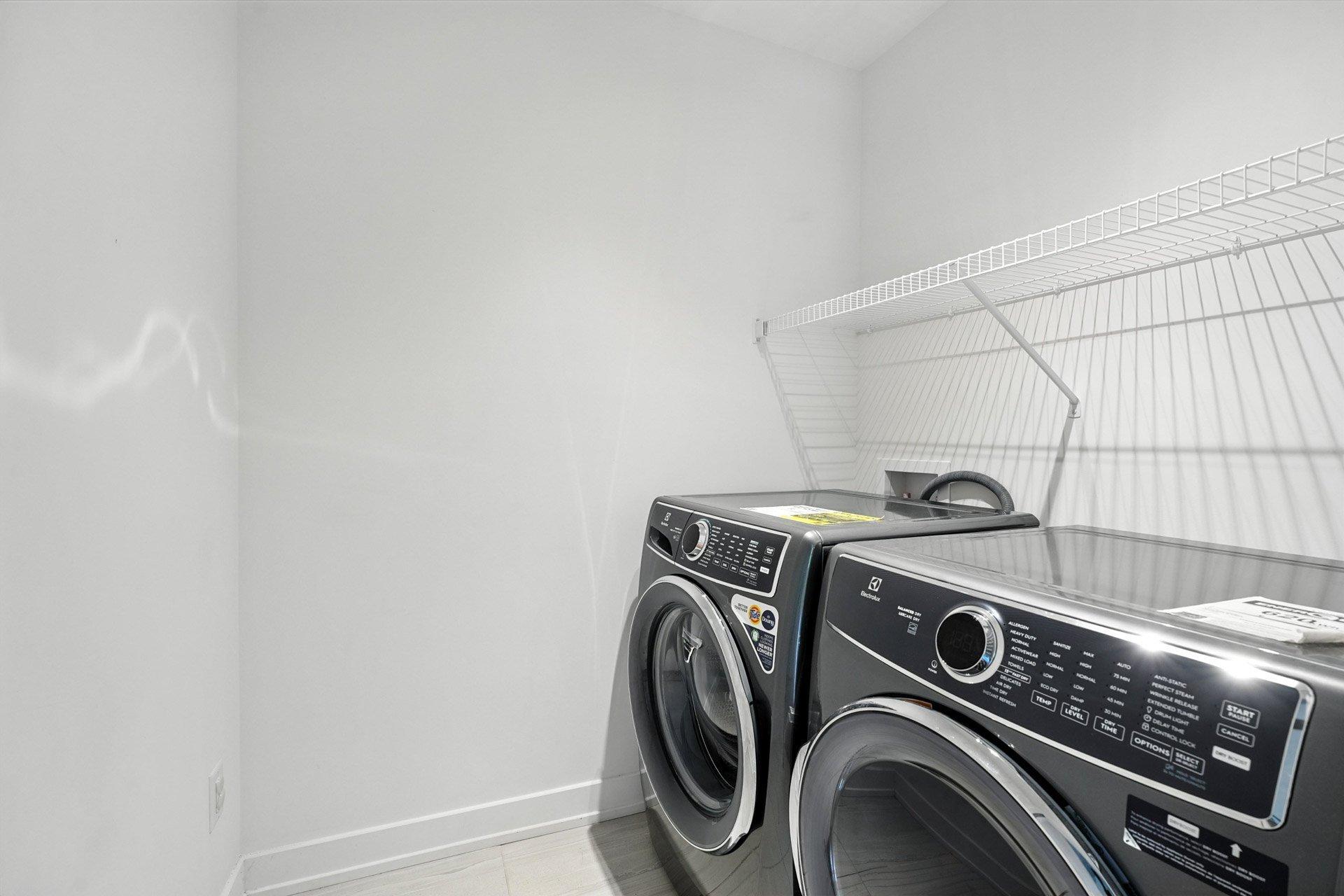 









120


Rue Aldé-Leroux

,
Gatineau (Masson-Angers),




QC
J8M0A7

