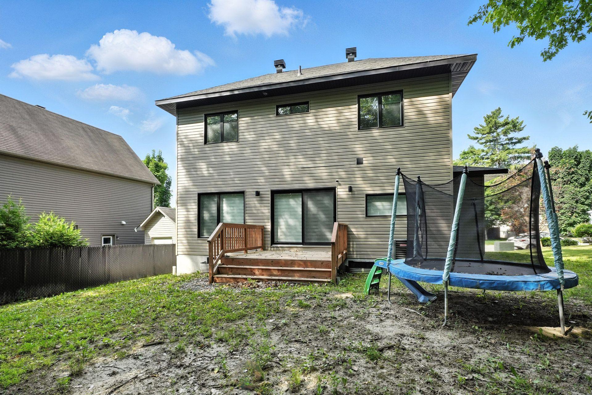









120


Rue Aldé-Leroux

,
Gatineau (Masson-Angers),




QC
J8M0A7

