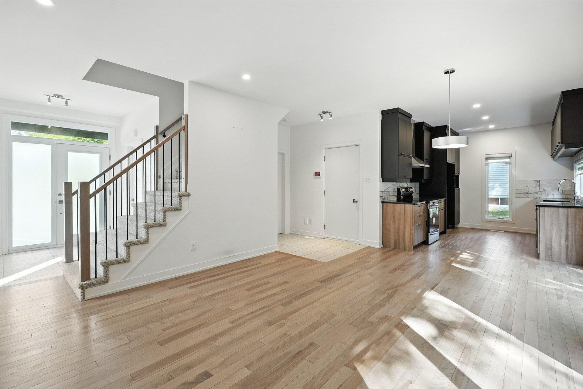 









120


Rue Aldé-Leroux

,
Gatineau (Masson-Angers),




QC
J8M0A7

