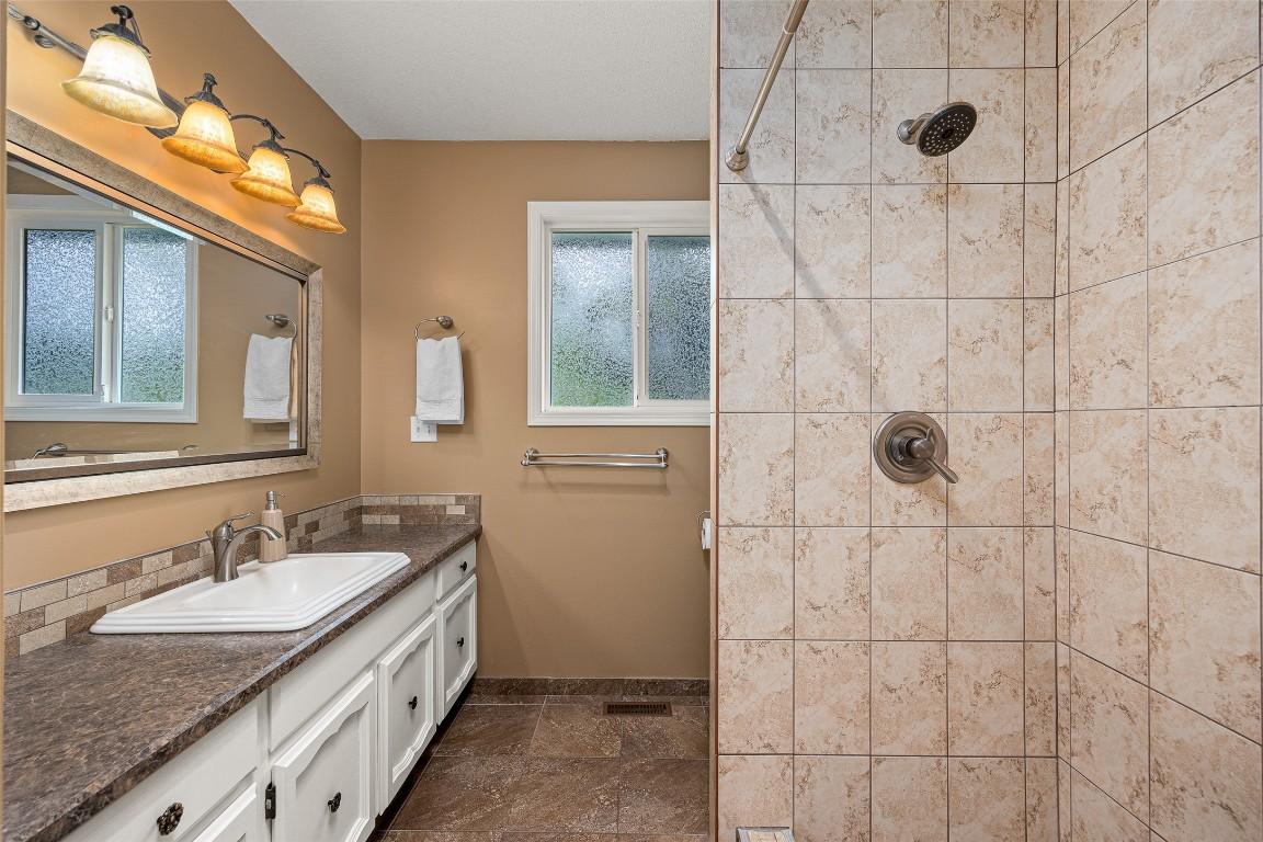 









980


THOMPSON

Road,
Kelowna,




BC
V1X 3X1

