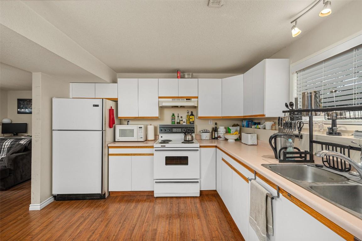 









980


THOMPSON

Road,
Kelowna,




BC
V1X 3X1

