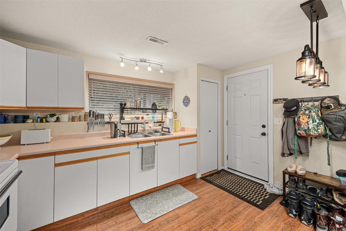 









980


THOMPSON

Road,
Kelowna,




BC
V1X 3X1

