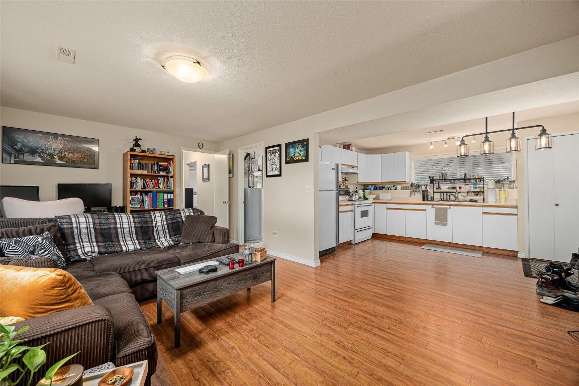 









980


THOMPSON

Road,
Kelowna,




BC
V1X 3X1

