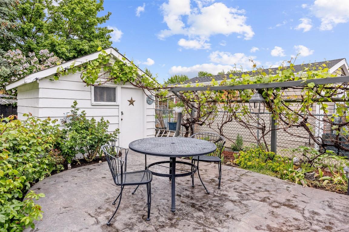 









980


THOMPSON

Road,
Kelowna,




BC
V1X 3X1

