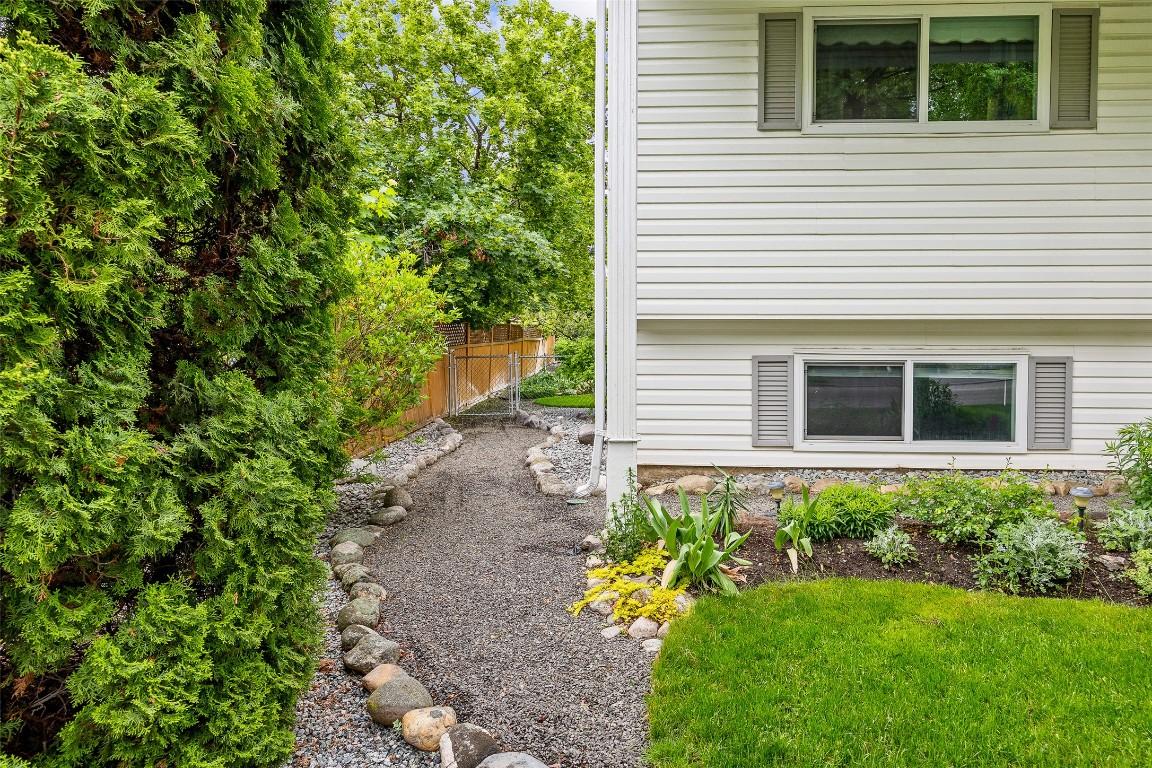 









980


THOMPSON

Road,
Kelowna,




BC
V1X 3X1

