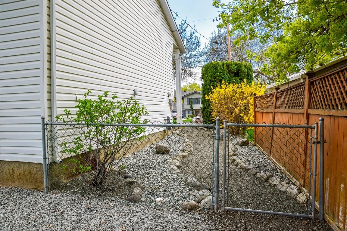 









980


THOMPSON

Road,
Kelowna,




BC
V1X 3X1

