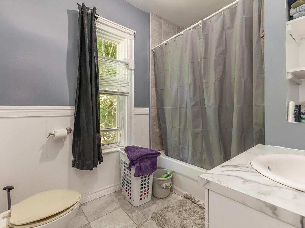 












12 Alice Street

,
Truro,




NS
B2N 2M5


