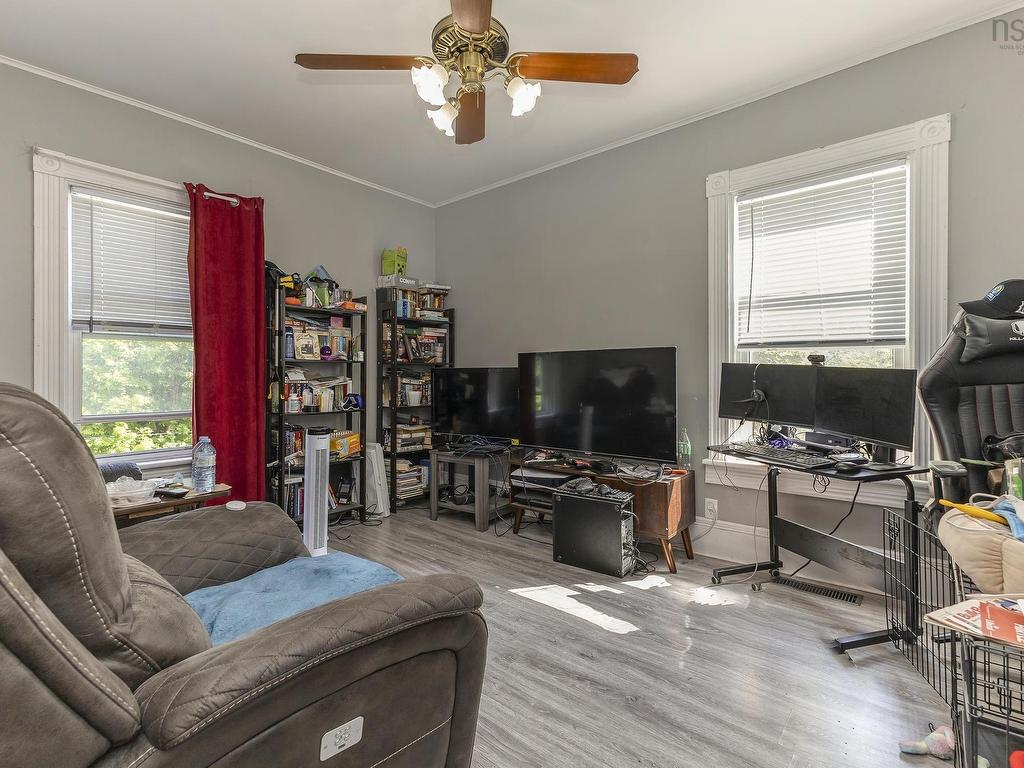 












12 Alice Street

,
Truro,




NS
B2N 2M5

