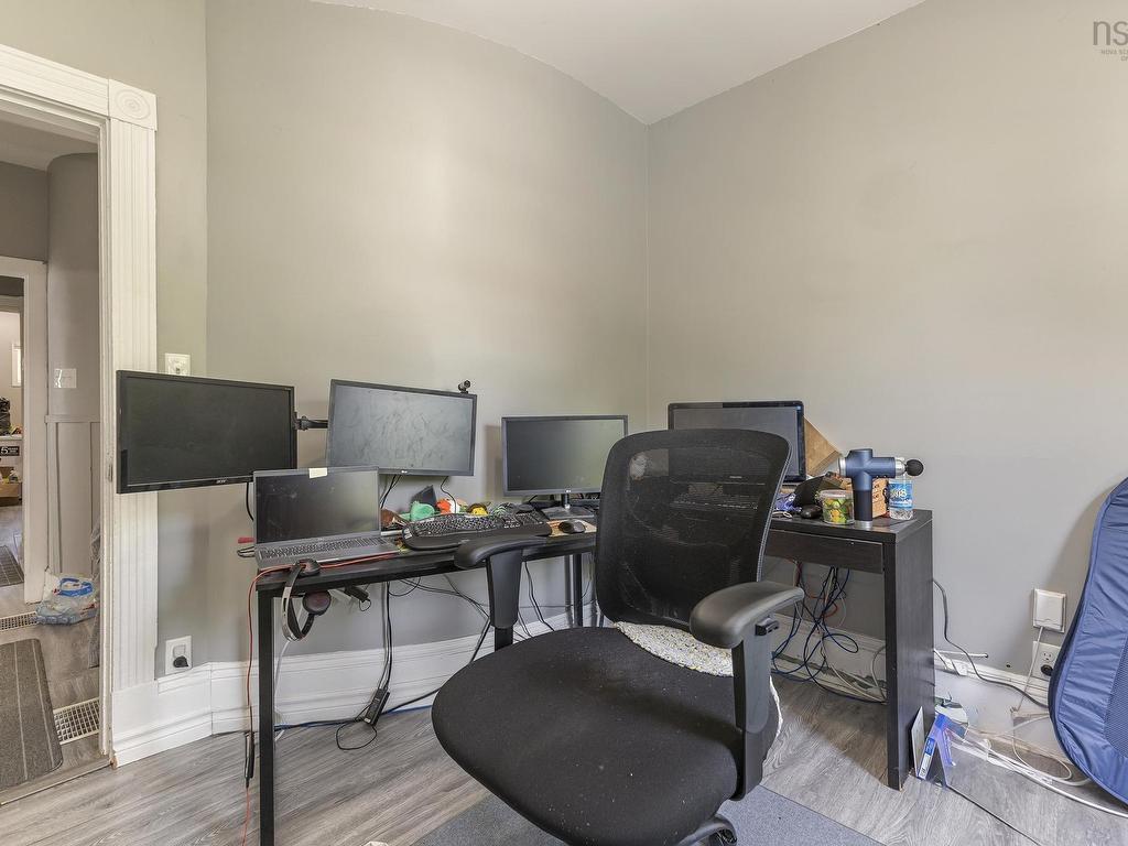 












12 Alice Street

,
Truro,




NS
B2N 2M5

