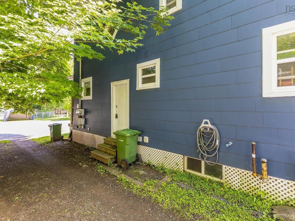 












12 Alice Street

,
Truro,




NS
B2N 2M5

