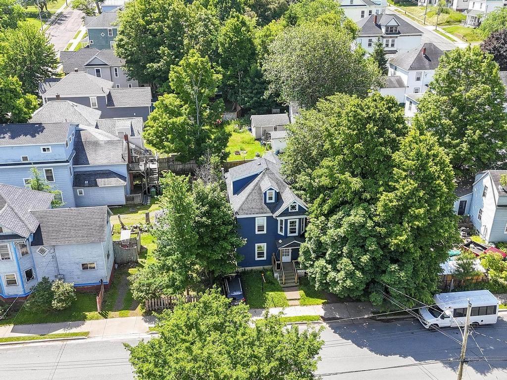 












12 Alice Street

,
Truro,




NS
B2N 2M5


