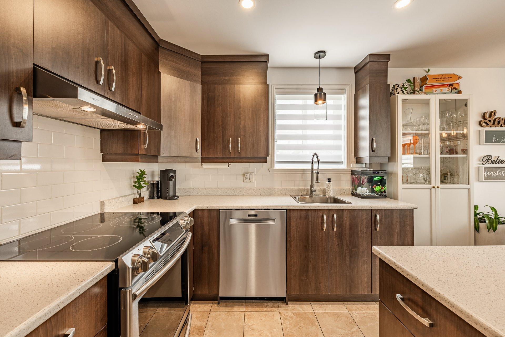 









246


Rue du Cardinal

,
Saint-Amable,




QC
J0L1N0

