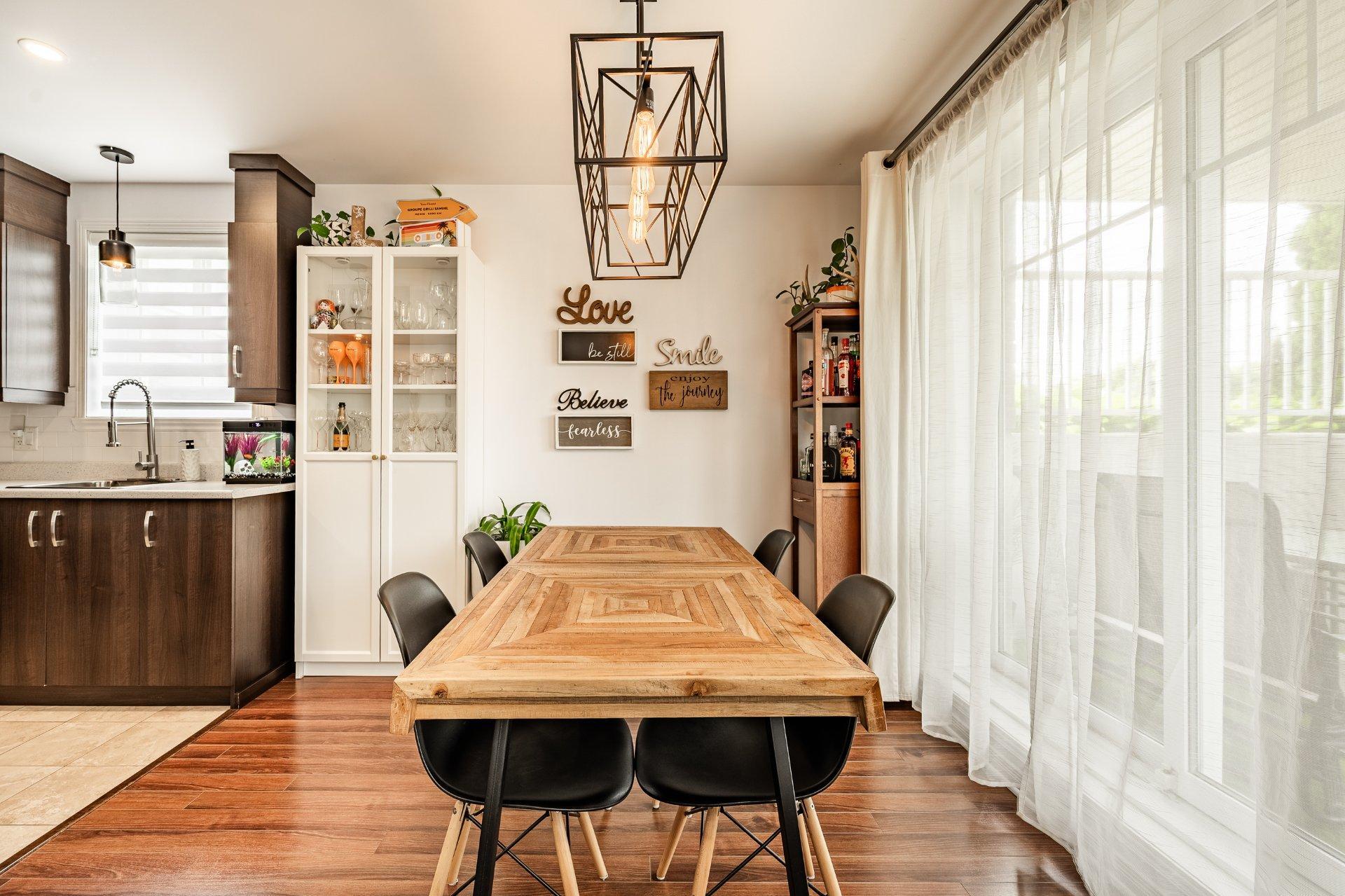 









246


Rue du Cardinal

,
Saint-Amable,




QC
J0L1N0

