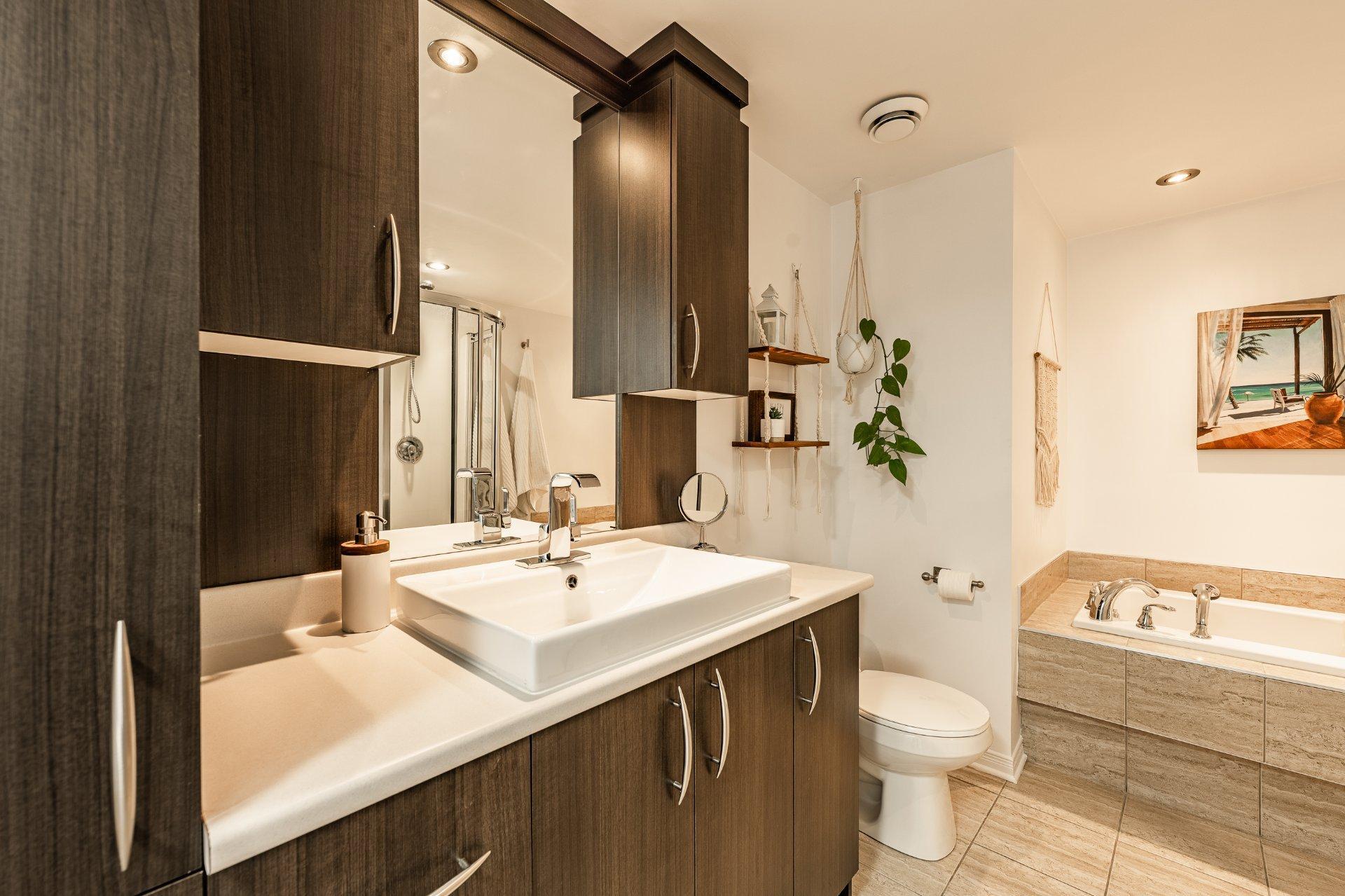 









246


Rue du Cardinal

,
Saint-Amable,




QC
J0L1N0

